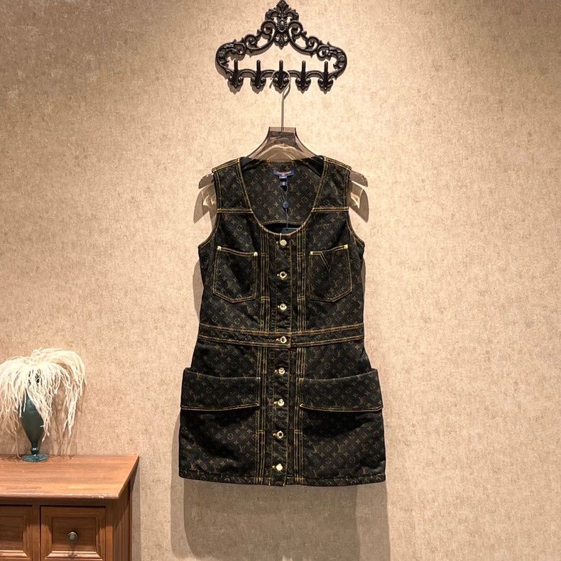 Louis Vuitton Louis Vuitton 25fw Hot Style Black Gold Old Flower Full Pr Size S / US 4 / IT 40 - 1 Thumbnail