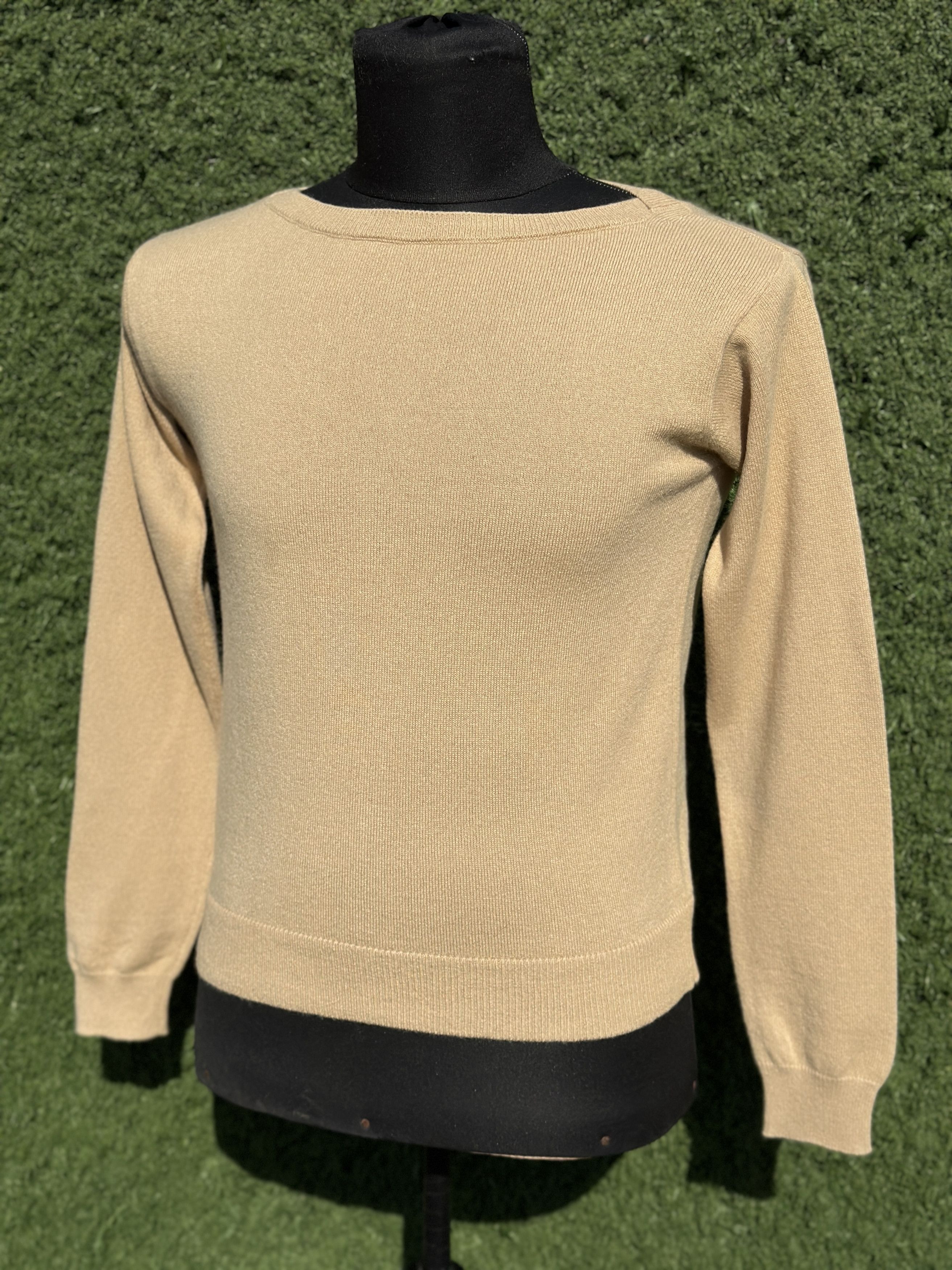 Prada Prada 100% Cashmere Boat Neck Back Button Sweater Size 40 IT Size S / US 4 / IT 40 - 8 Thumbnail