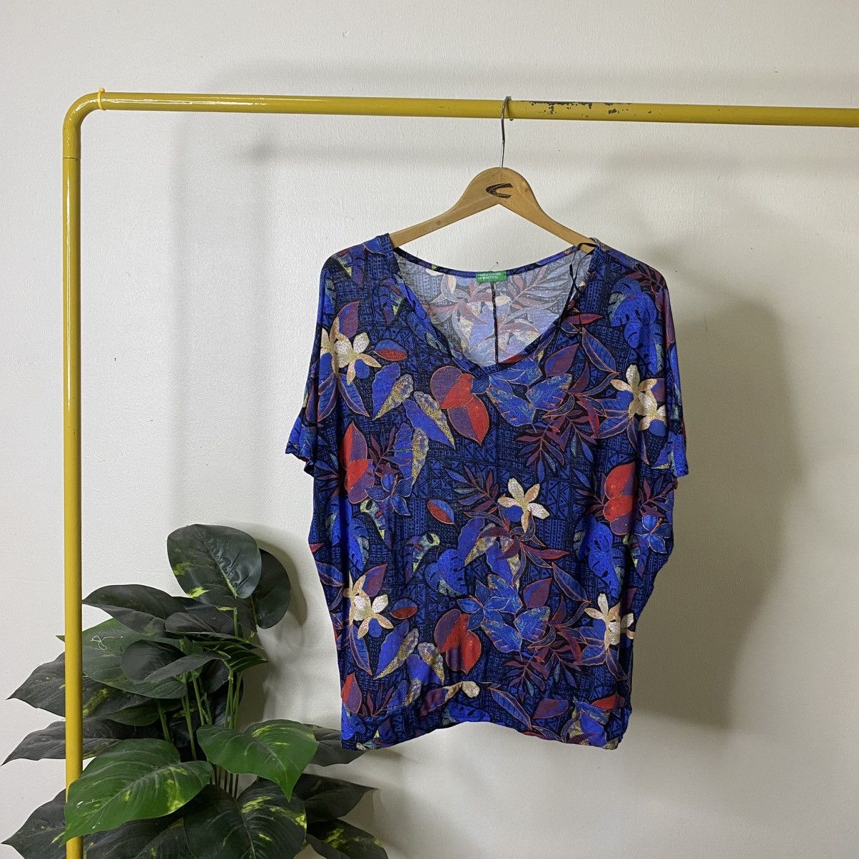 United Colors Of Benetton 1990s United Colors of Benetton AOP Floral T Shirt Size L / US 10 / IT 46 - 1 Thumbnail