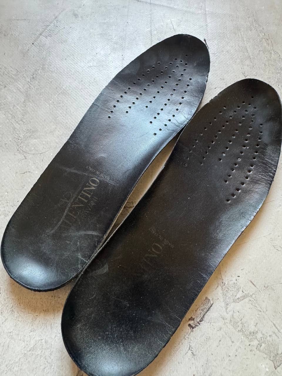 Valentino Valintino Garavani V-punk leather trainers sneakers Size US 7.5 / IT 37.5 - 4 Thumbnail