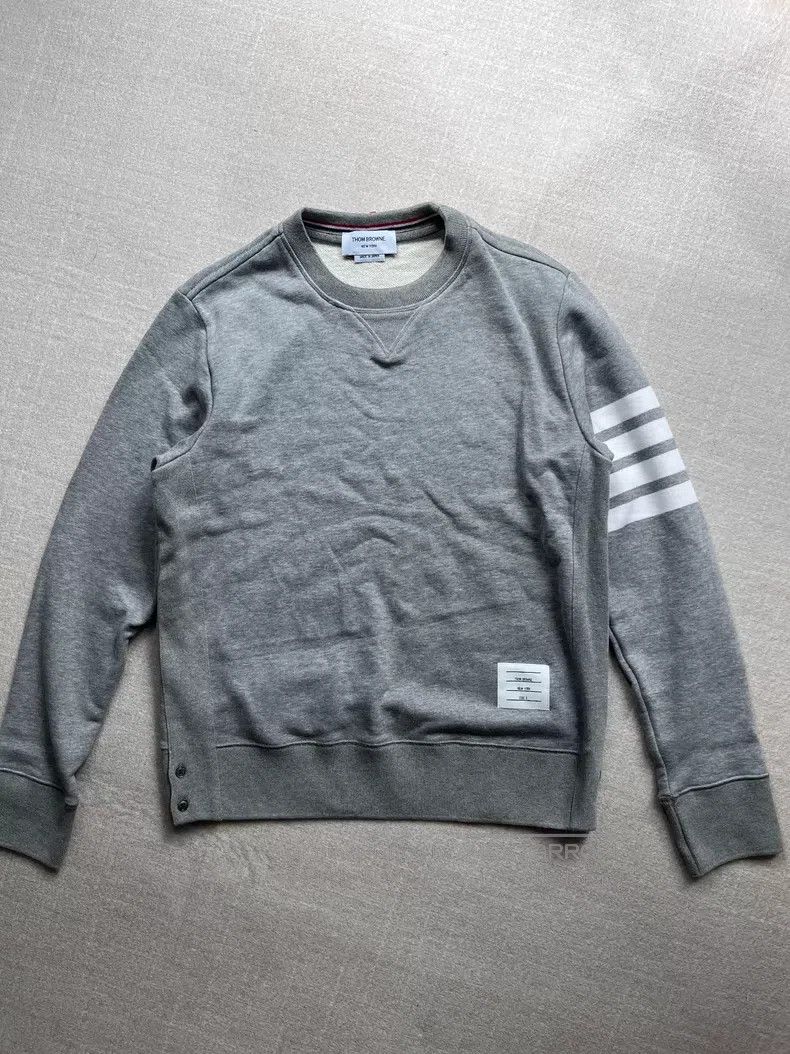 Thom Browne Thom Browne Gray four-striped sweater Size US L / EU 52-54 / 3 - 1 Thumbnail