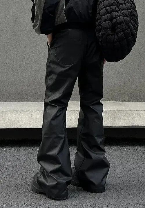 Japanese Brand Wakiko x Ryou Avant garde retro pu leather flare pants Size US 34 / EU 50 - 2 Thumbnail