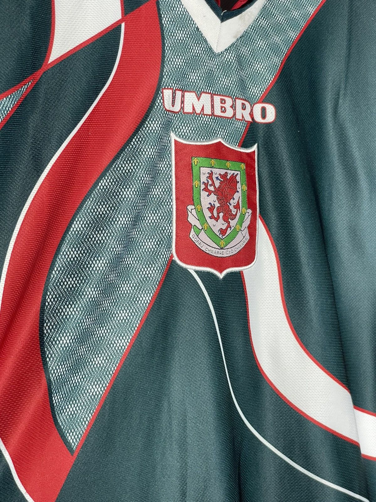 Umbro × Vintage National Team Wales Umbro 1994 Away Vintage Football Shirt Size US M / EU 48-50 / 2 - 4 Thumbnail