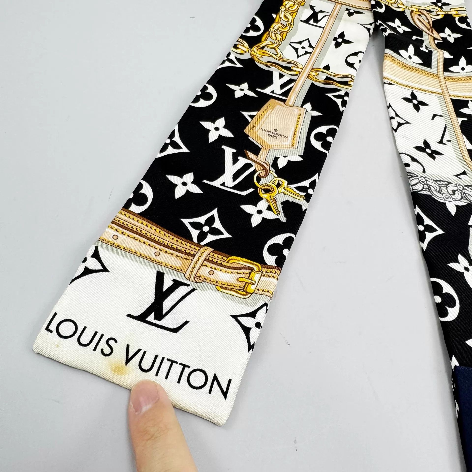 Louis Vuitton LV Black White Monogram 120x8cm 95 New Scarf Size ONE SIZE - 3 Thumbnail