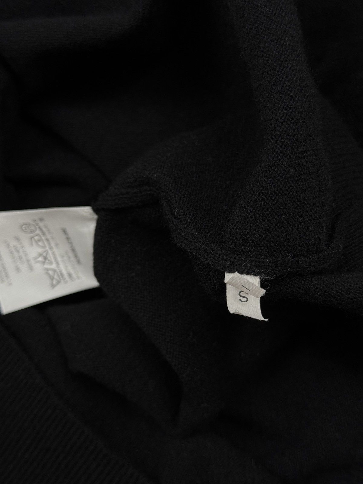 Givenchy Givenchy Love 100% cashmere black crewneck sweater Size US S / EU 44-46 / 1 - 9 Thumbnail