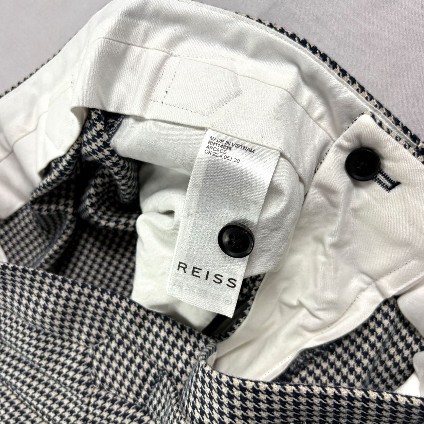 Reiss Reiss Pants Mens 30x26 Beige Blue Herringbone Dress Slacks Pleated 30 Size US 30 / EU 46 - 4 Thumbnail