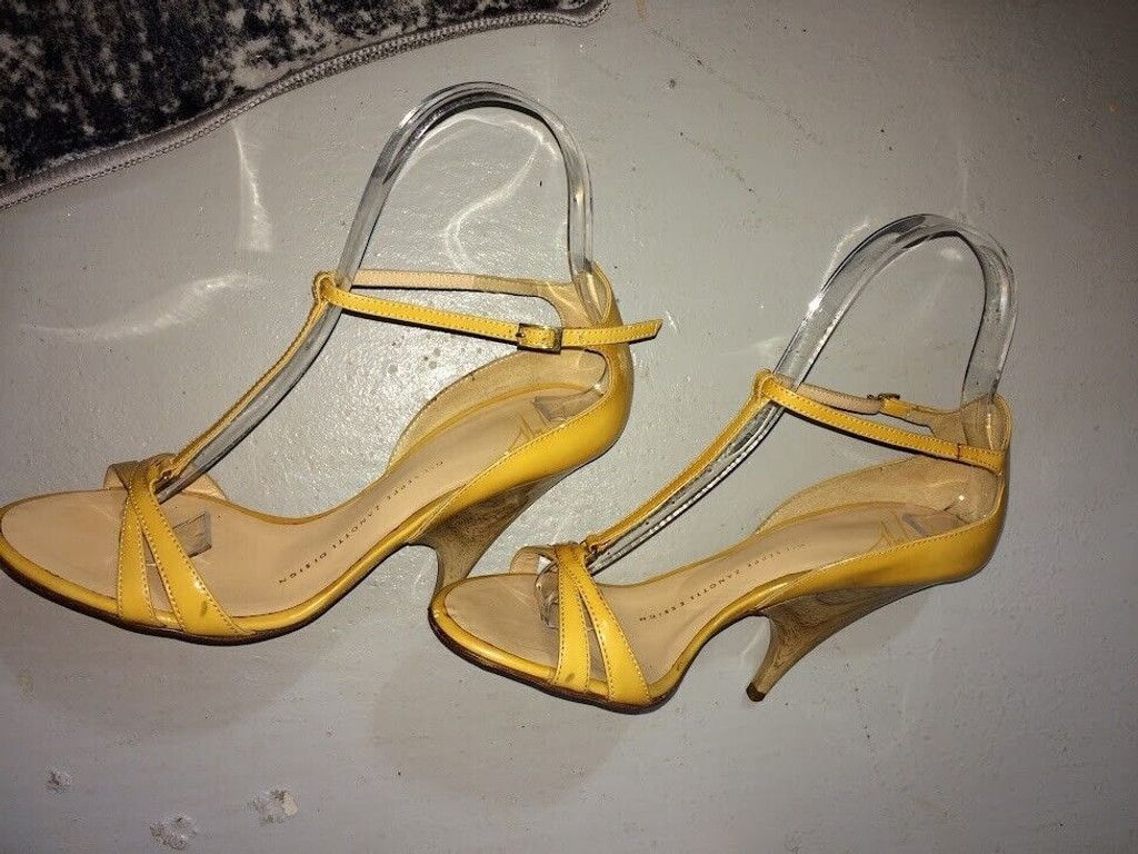 Giuseppe Zanotti Giuseppe Zanotti T-Strap Mustard Yellow Sandals W 5 (35) Size US 5 / IT 35 - 2 Thumbnail