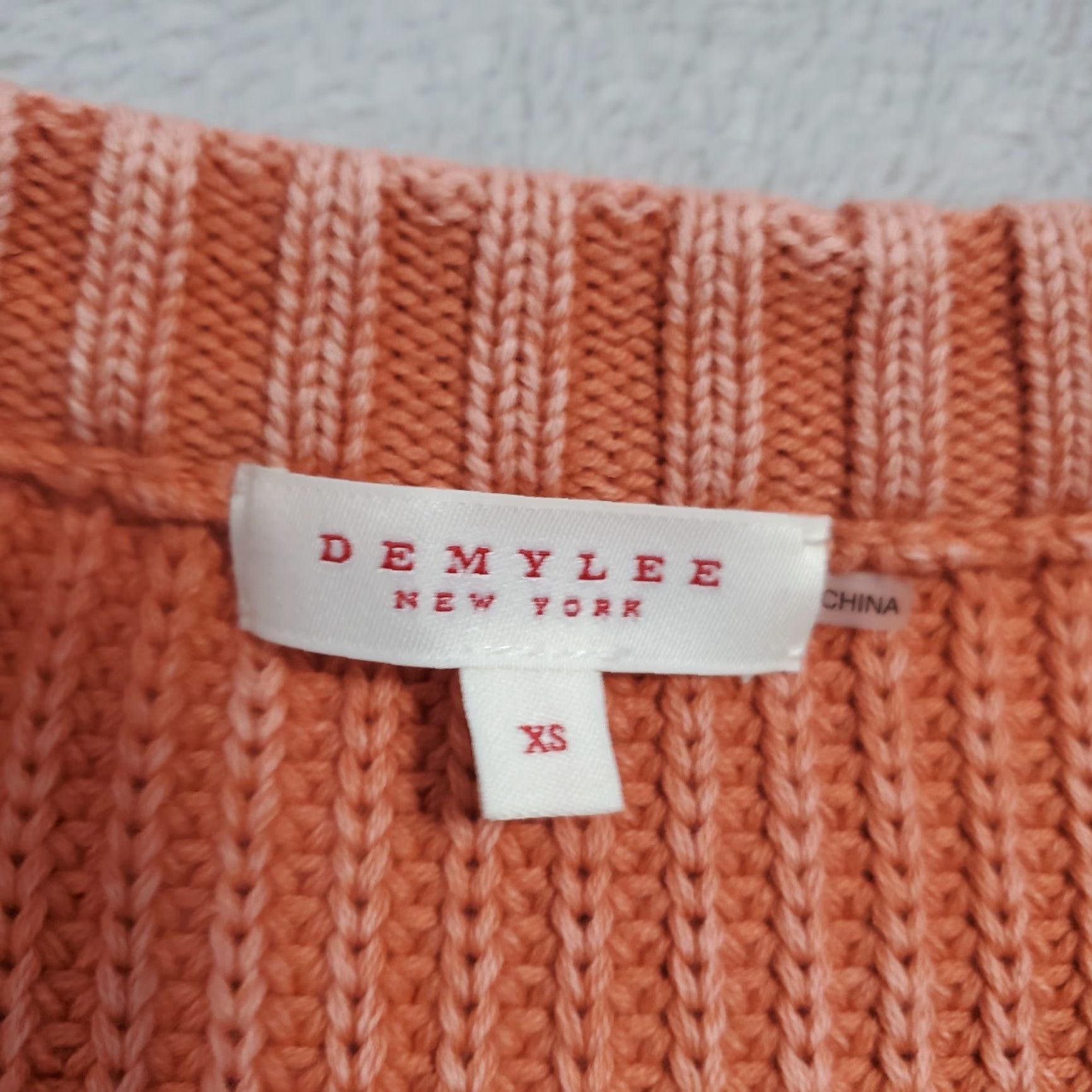 Vintage VINTAGE DEMYLEE Sweater Vest Women XS Coral Orange Layne Patch Pocket Boxy Heavyweight V-Neck Button Front Pockets Cotton Demylee Size XS / US 0-2 / IT 36-38 - 3 Thumbnail