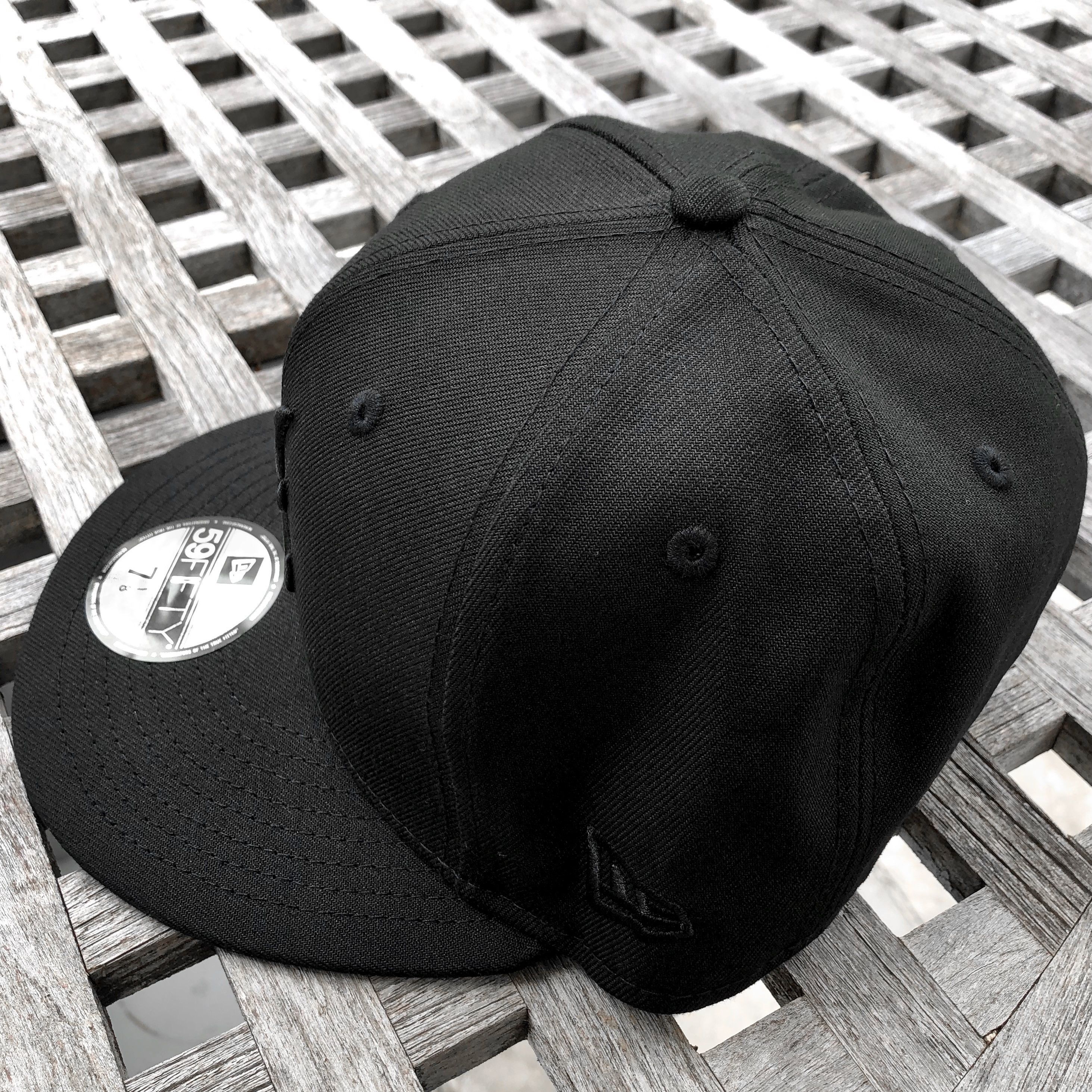New Era Atlanta Braves Westside Script Blackout 59FIFTY Hat 7 1/8 Size ONE SIZE - 2 Thumbnail