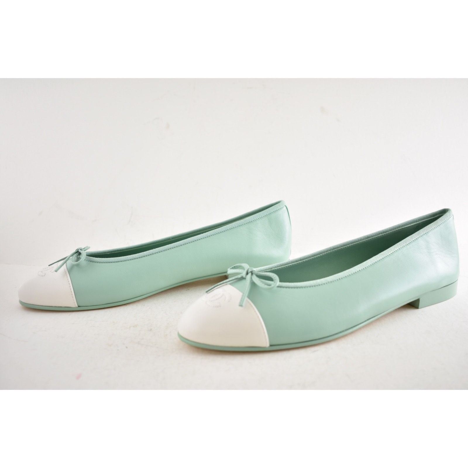 Chanel Chanel 26S Light Green White Lambskin CC Ballet Flat 41 Size US 11 / IT 41 - 19 Thumbnail