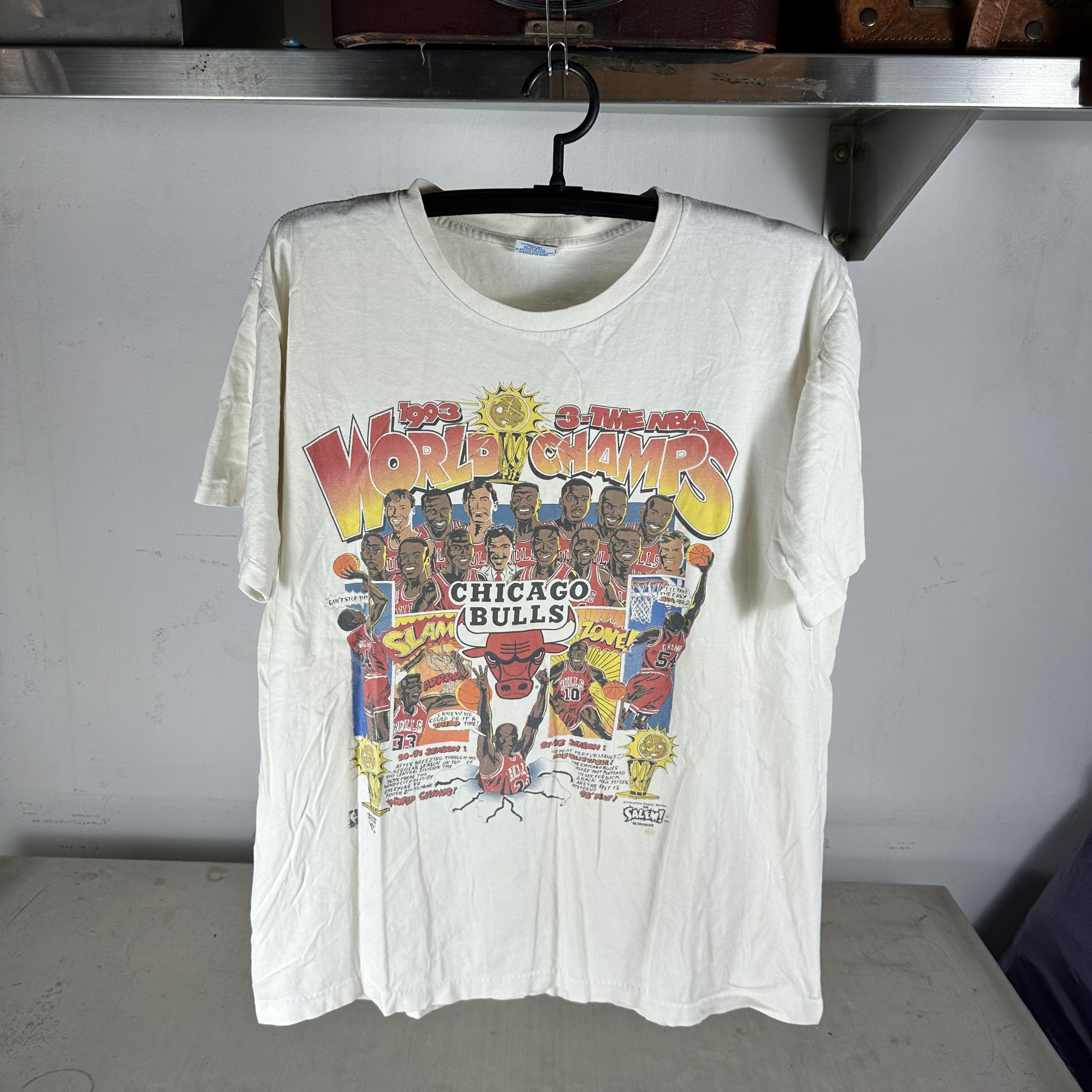 Vintage 1993 Chicago Bulls NBA World Champs Salem Comic T-shirt Size US XL / EU 56 / 4 - 1 Thumbnail
