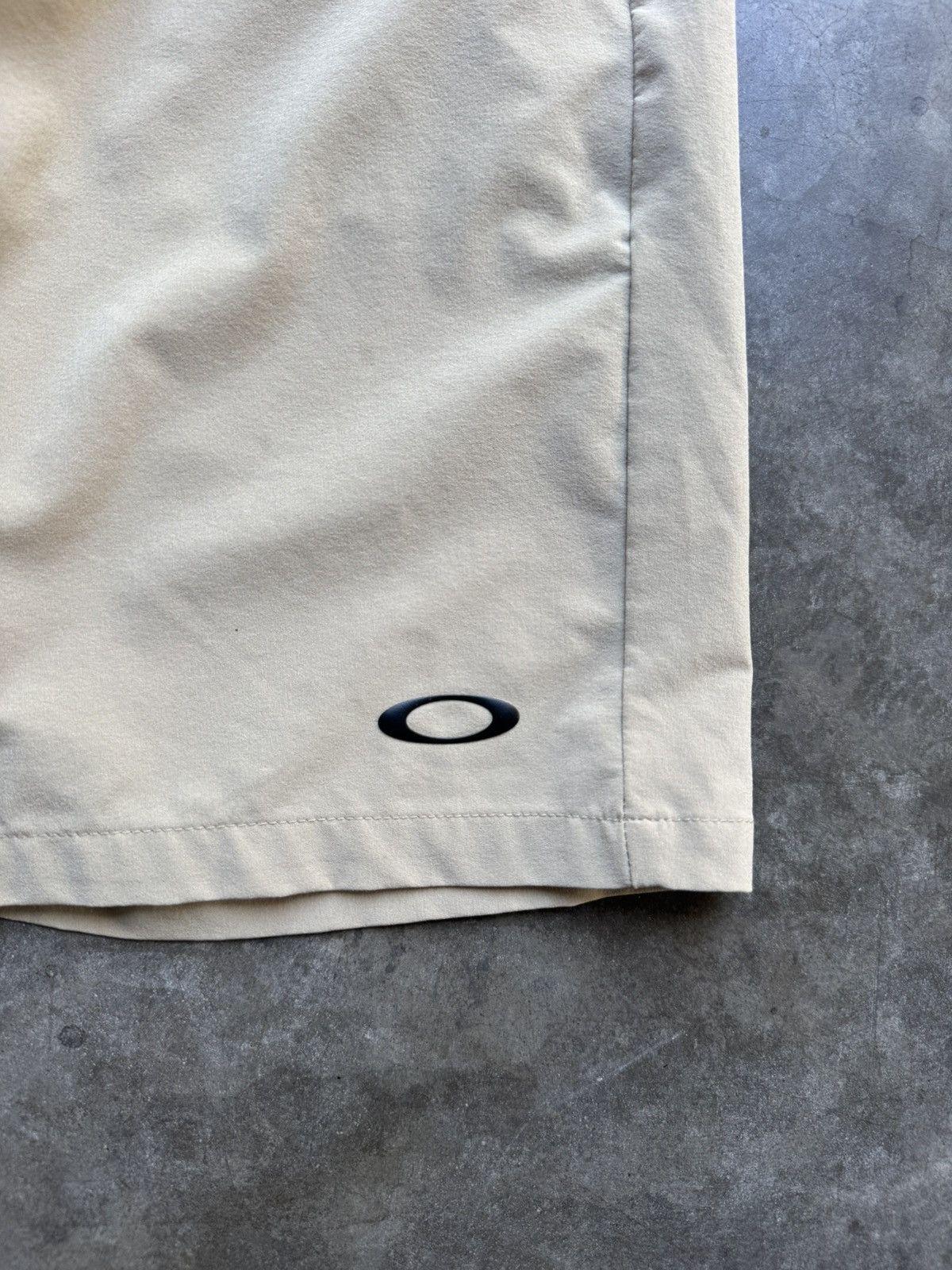 Oakley × Vintage Vintage Y2K Oakley Tan Shorts Size US 30 / EU 46 - 2 Thumbnail