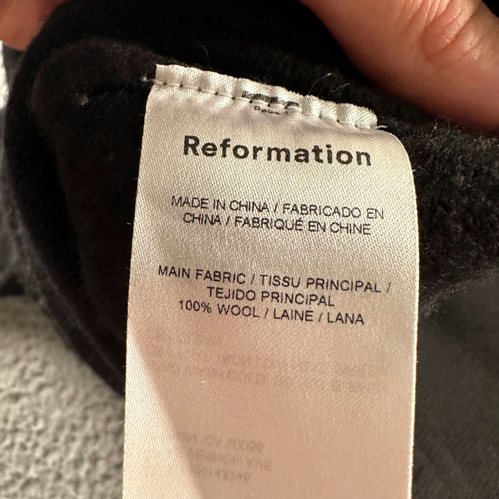 Reformation Reformation Sweater Womens XS V-Neck 100% Wool Black Pullover Ribbed Center Seam Size XS / US 0-2 / IT 36-38 - 7 Thumbnail