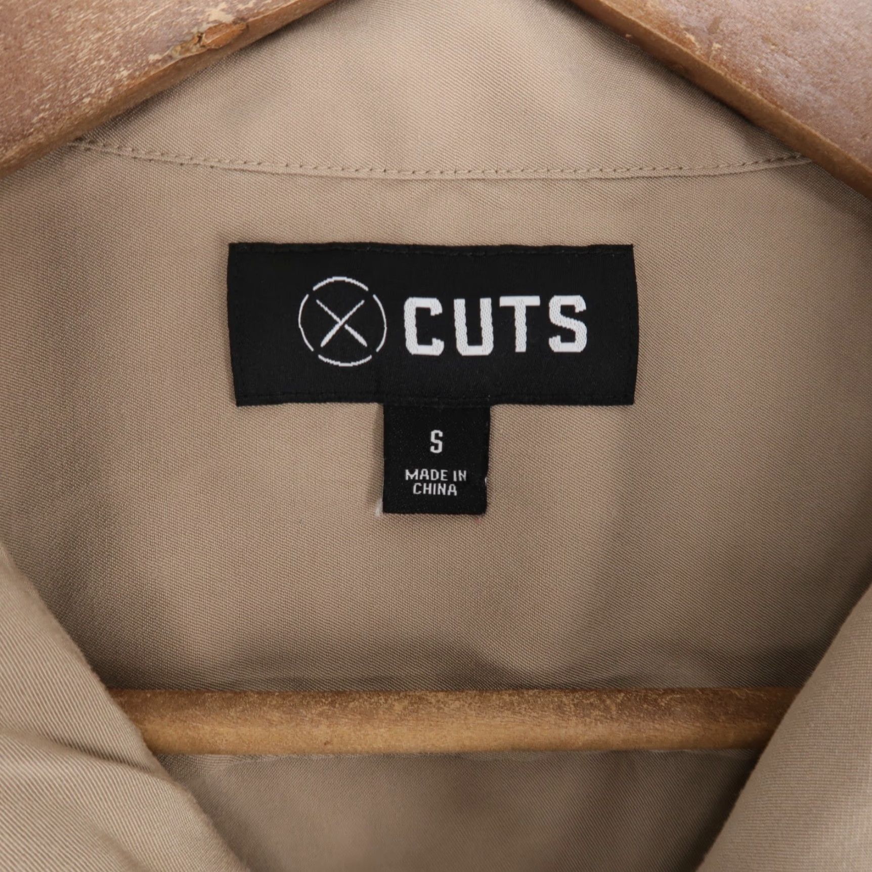 Cuts Cuts Shirt Mens S Tan Camp Collar Short Sleeve Button Up Rayon Blend Size US S / EU 44-46 / 1 - 5 Thumbnail