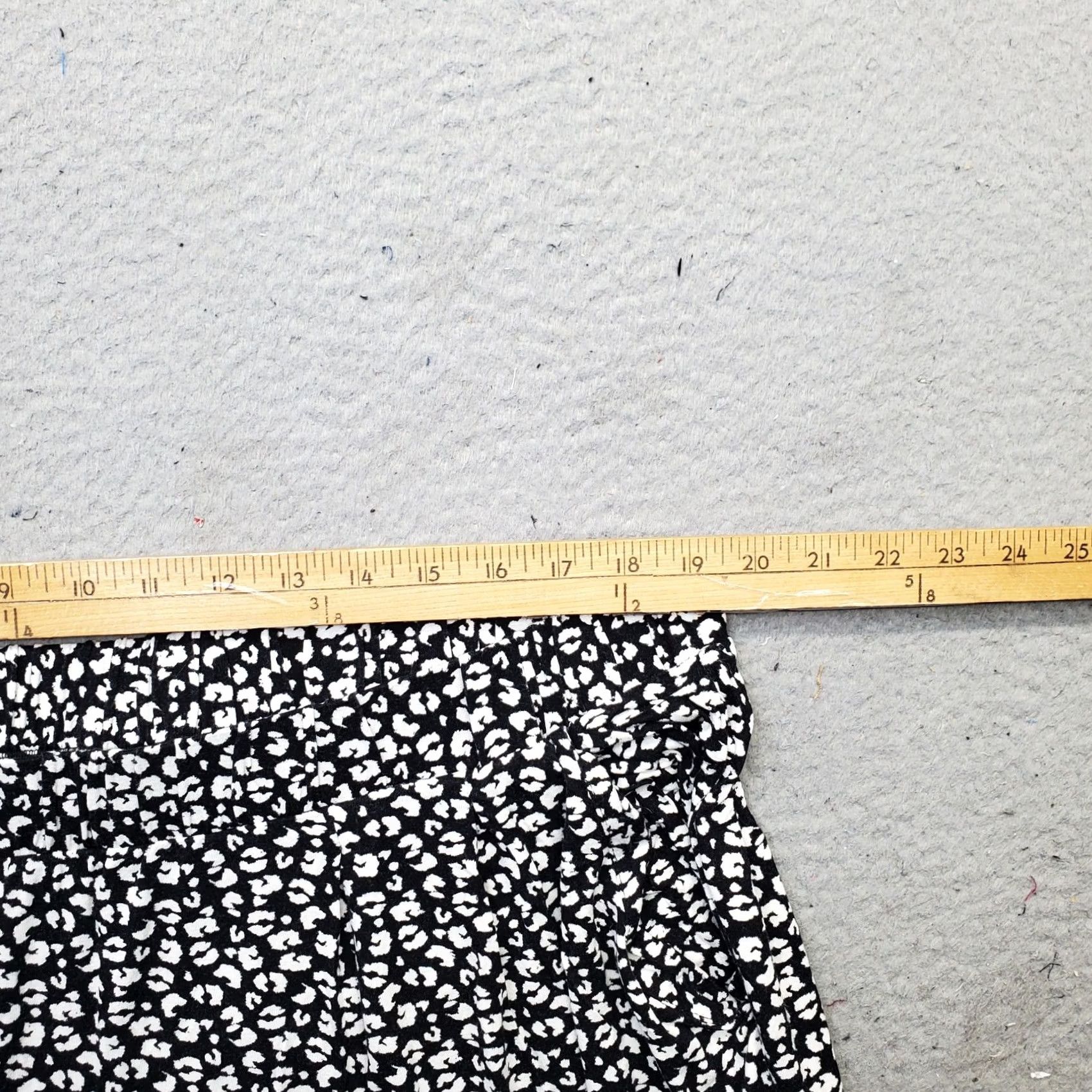 Vintage Bobeau Womens 3X Multi Leopard Print Boho Pants Regular Fit Stretch Elastic Waist Denim-like? No. Size 40" / US 18 - 6 Thumbnail