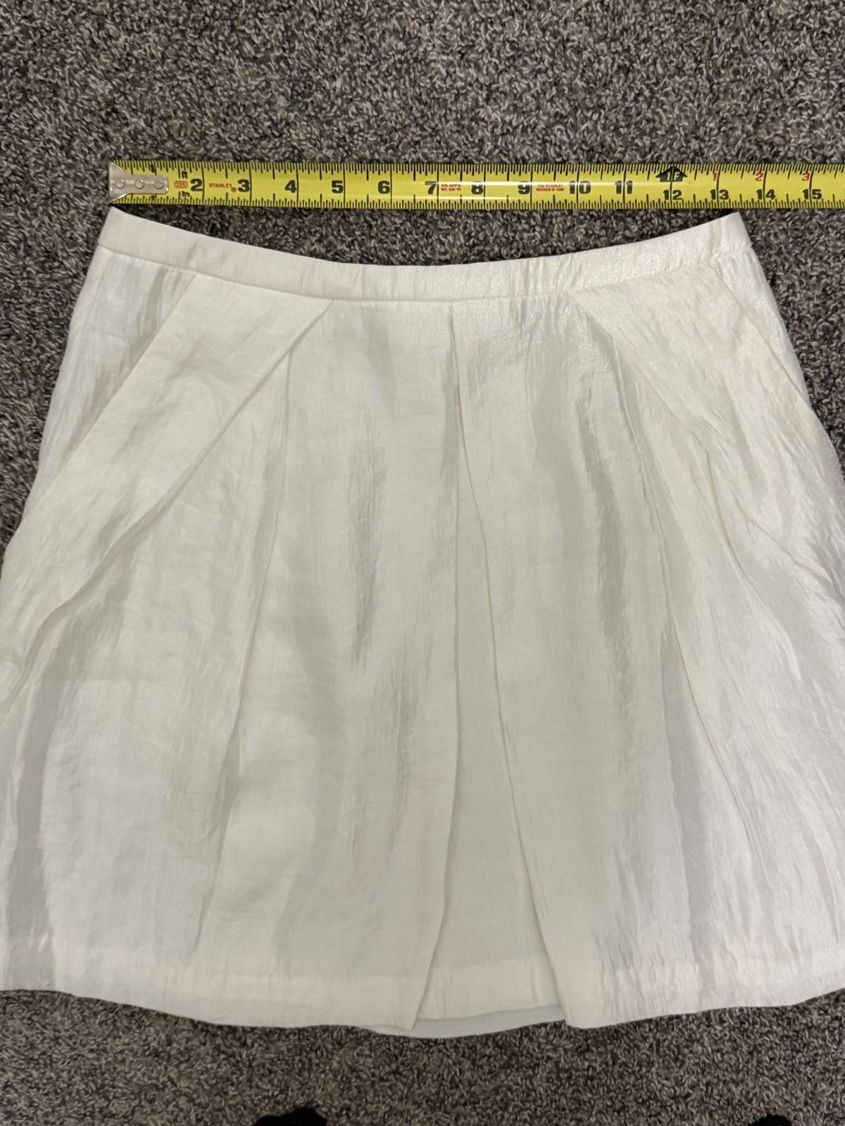 H&M H&M A-line Mini Skirt in Cream (US 6) Size 28" / US 6 / IT 42 - 4 Thumbnail