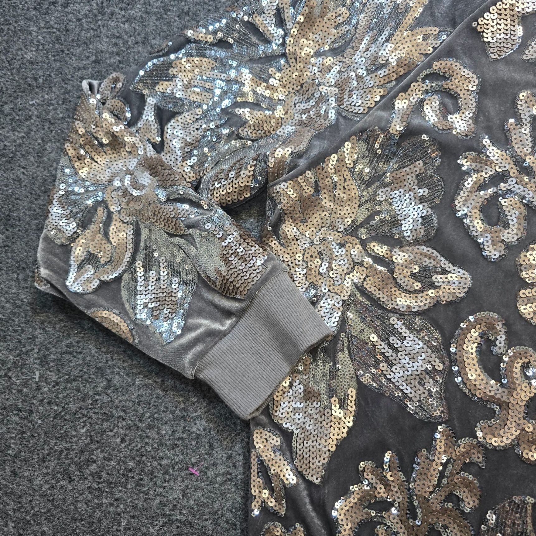 Soft Surroundings Soft Surroundings Sweater Womens Large Gray Silver Sequin Velour Pullover Casual Size L / US 10 / IT 46 - 4 Thumbnail
