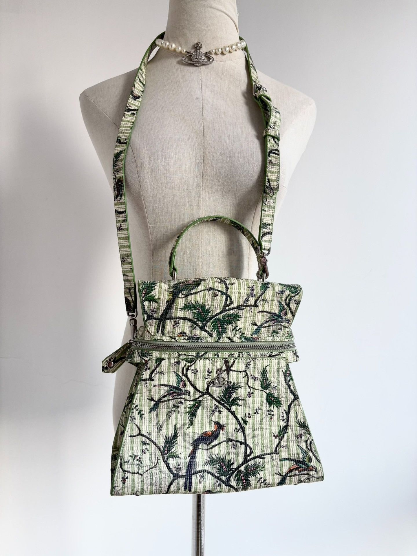 Vivienne Westwood Vivienne Westwood Vintage Green Saturn Handbag Size ONE SIZE - 1 Thumbnail