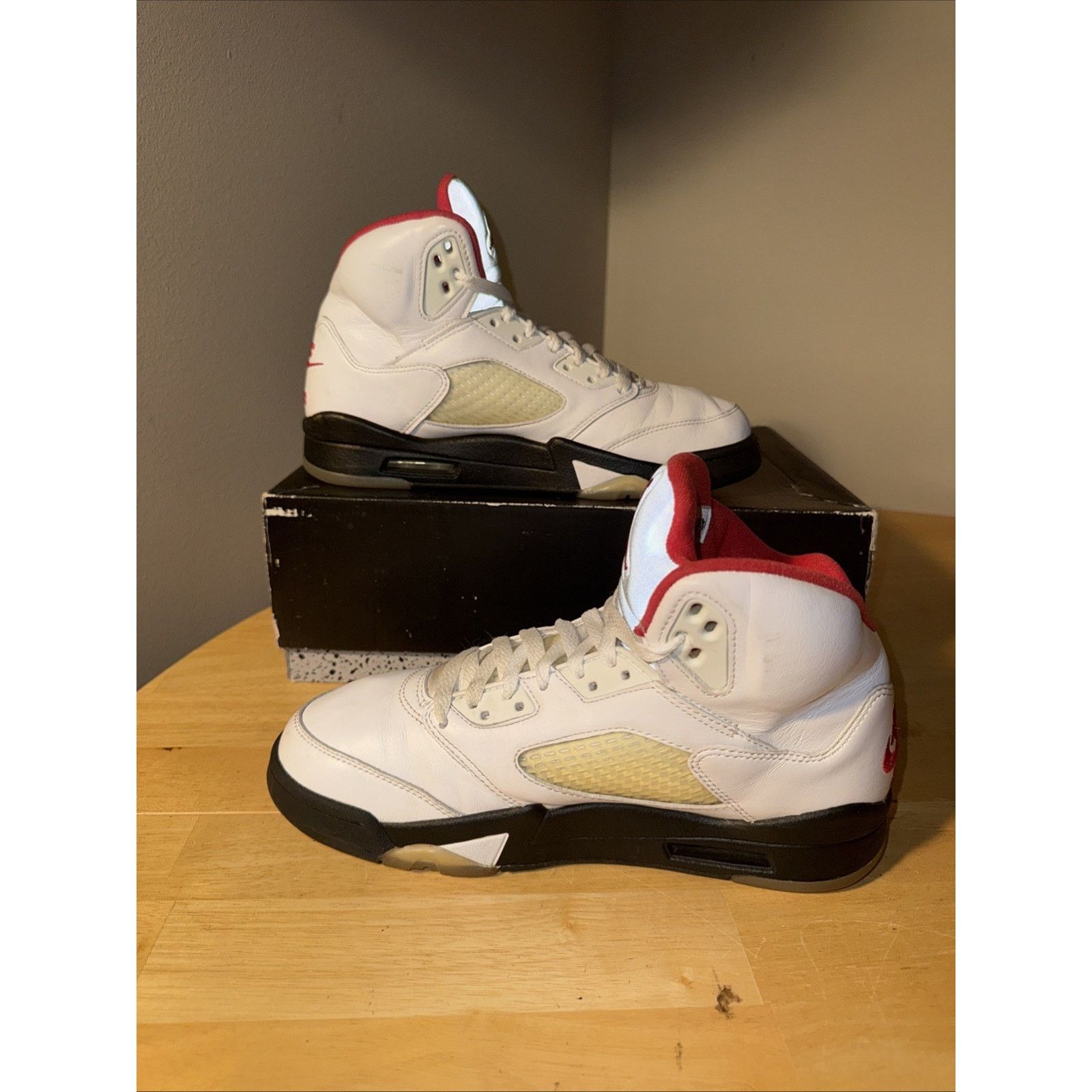 Jordan Brand Size 7.5 Men- Jordan 5 Retro Mid Fire Red OG BOX LACE LOCKS Size US 7.5 / EU 40-41 - 4 Thumbnail