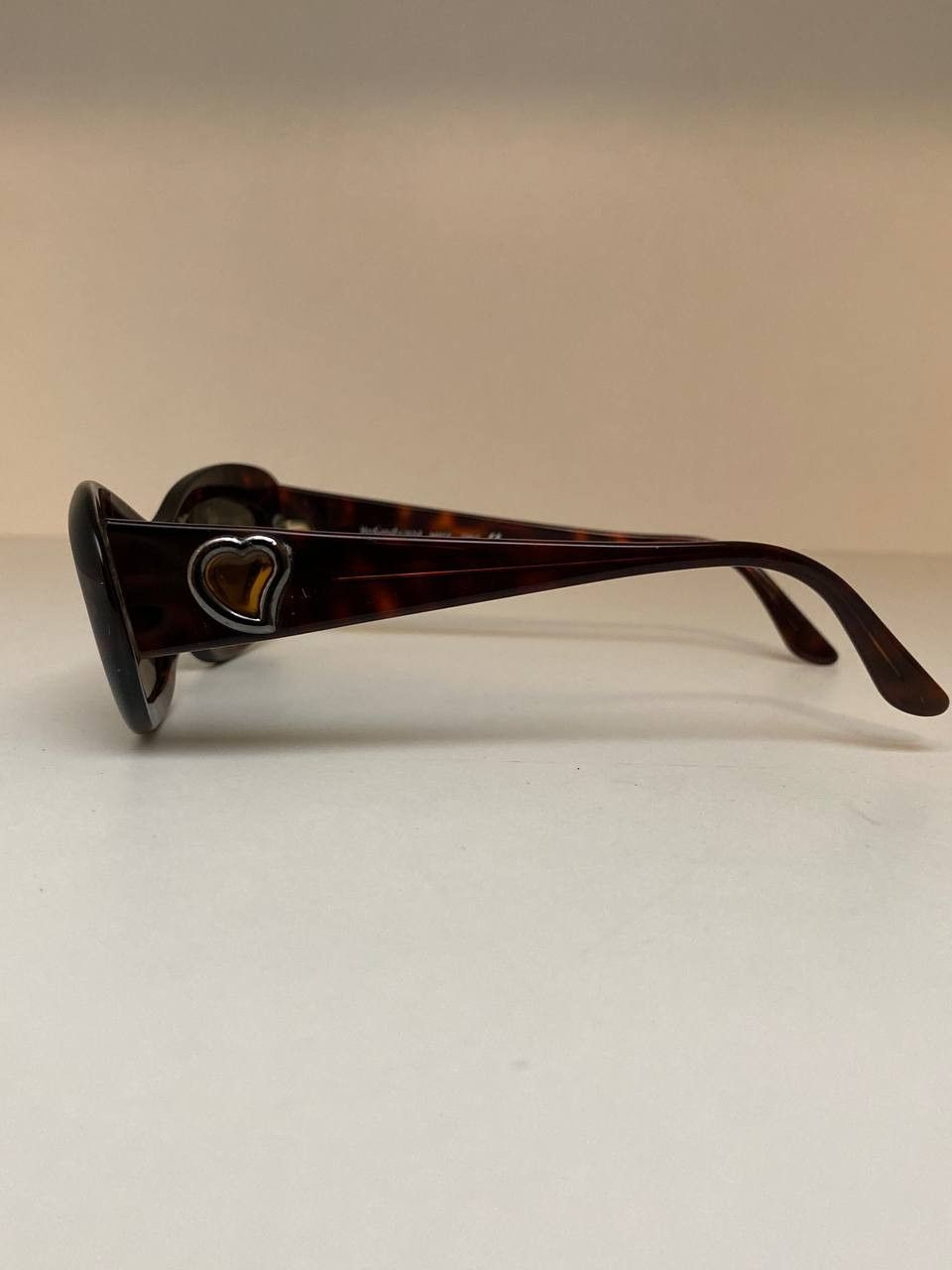 Yves Saint Laurent Yves Saint Laurent YSL Heart Retro Sunglasses Vintage Y2K Size ONE SIZE - 4 Thumbnail