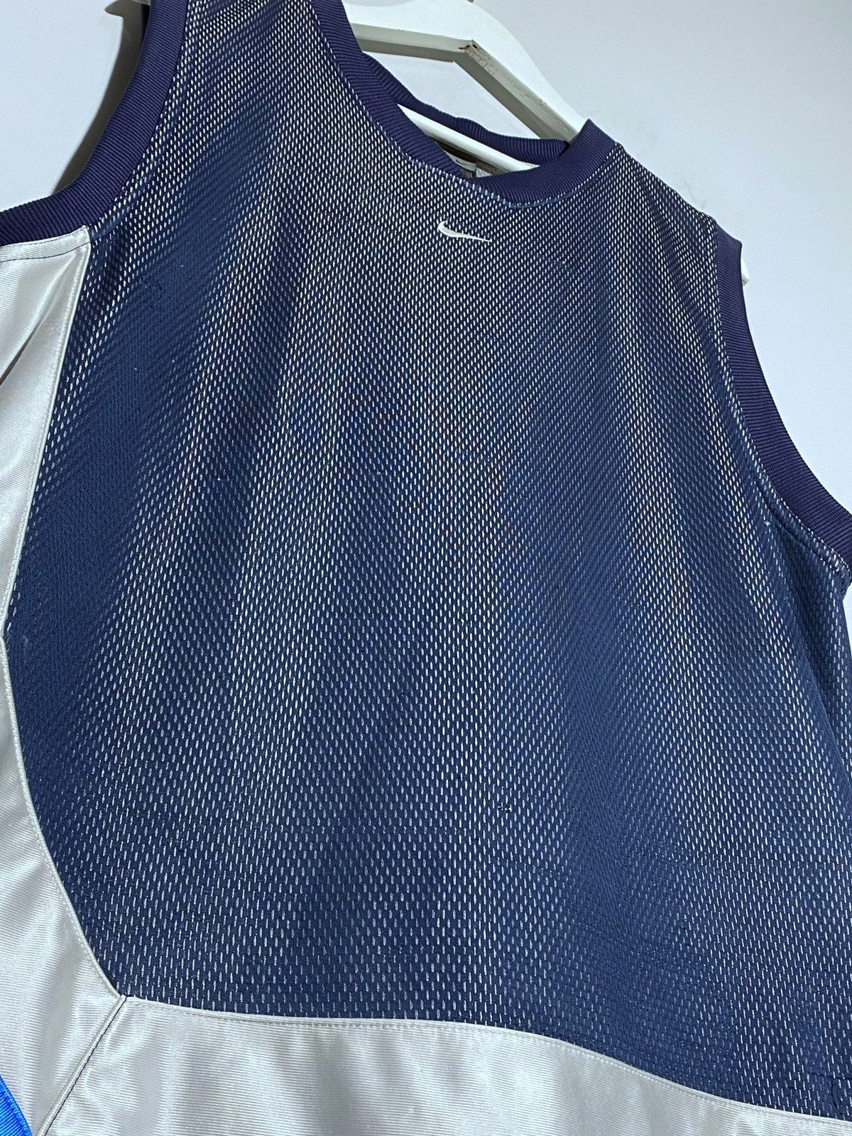 Nike Vintage Nike Tank Top Mini Swoosh Logo Y2K Air Tn Size US M / EU 48-50 / 2 - 4 Thumbnail