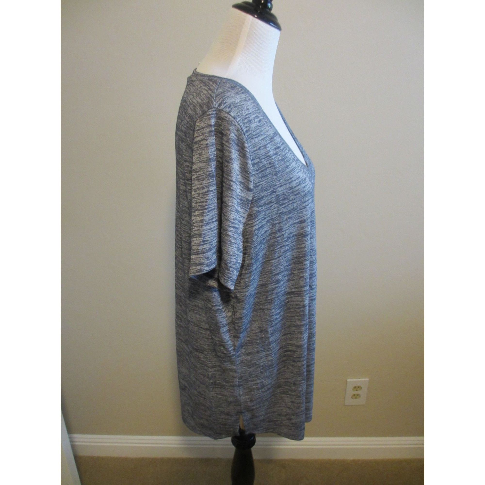 Athleta ATHLETA GREY VNECK TSHIRT XL TALL NEW WITH TAGS Size XL / US 12-14 / IT 48-50 - 2 Thumbnail