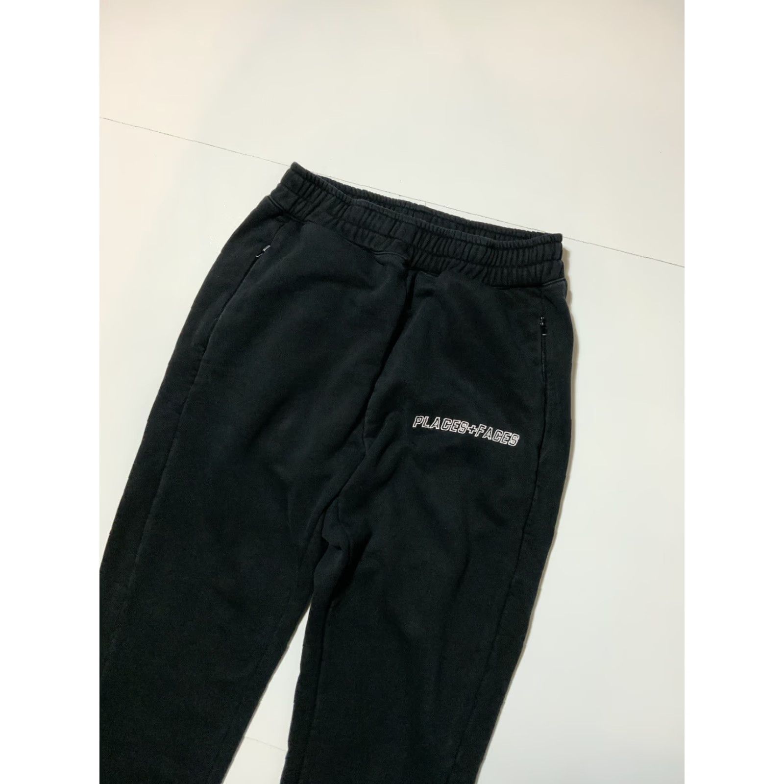 Places + Faces VINTAGE Places + Faces Signature Black Terry Fleece Embroidered Jogger Track Pants Sz. S Mens Black Jogger Activewear Pants Size US 29 - 4 Thumbnail