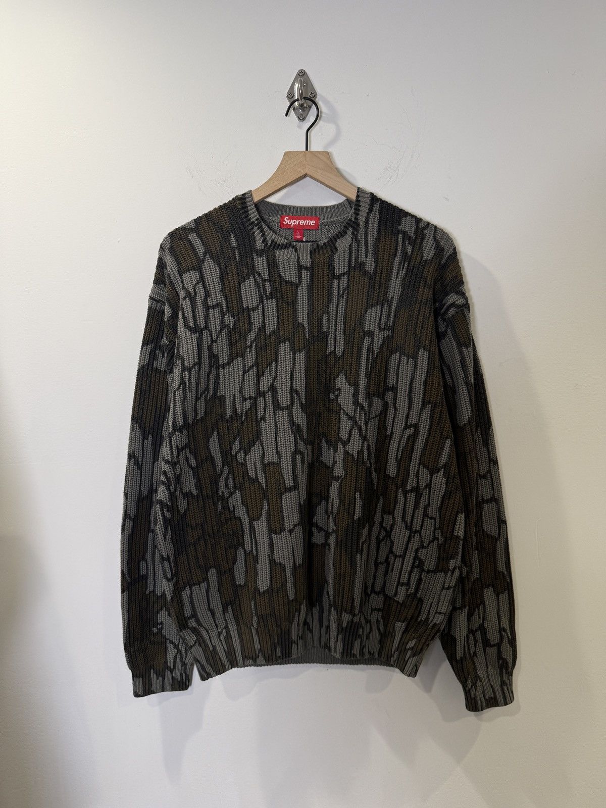 Supreme Supreme Mossy Oak Old English Back Logo Sweater New w/ Tags Size US L / EU 52-54 / 3 - 2 Thumbnail