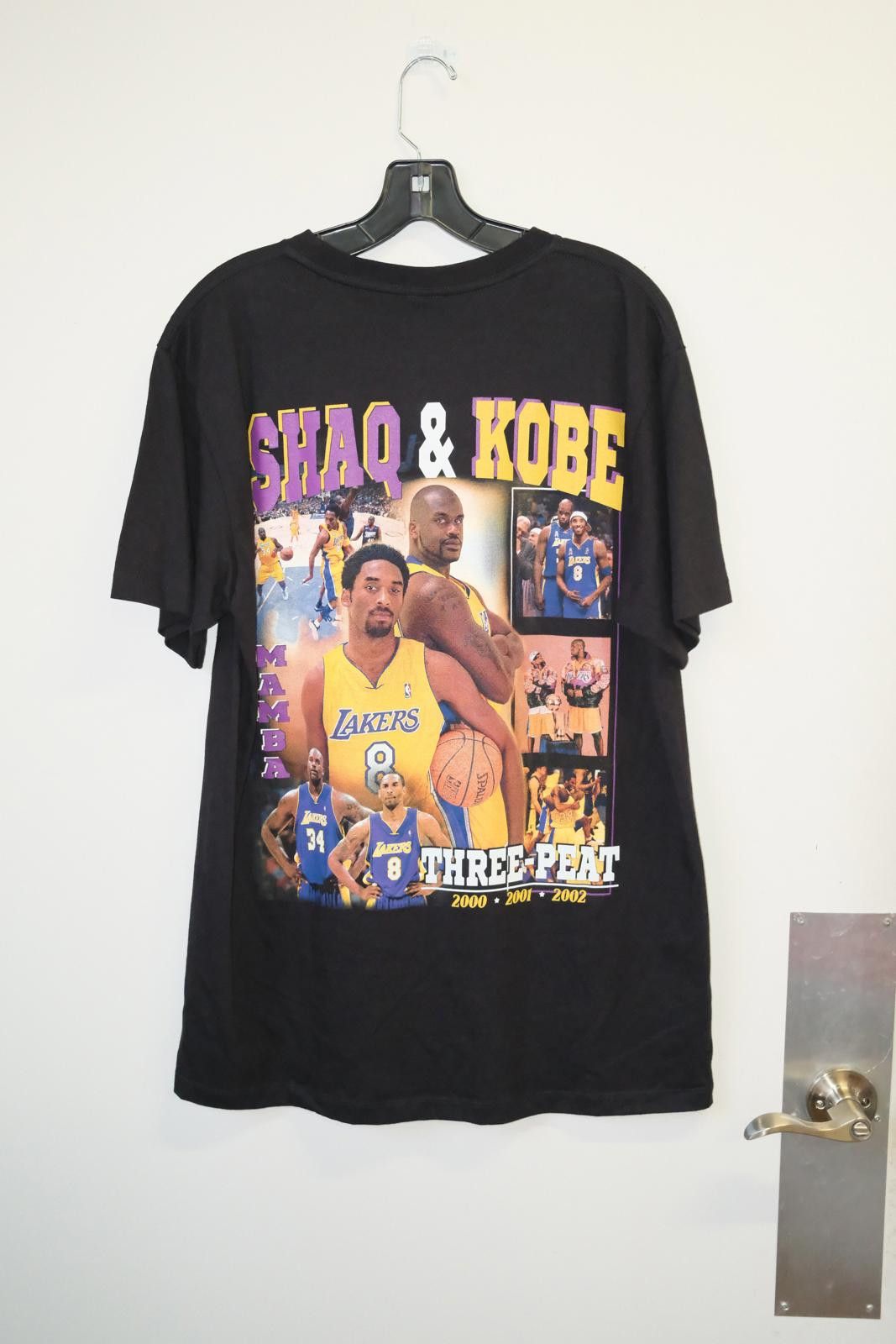 Vintage 2010's Los Angeles Lakers Champion 3-Peat T-Shirt Size ONE SIZE - 3 Thumbnail