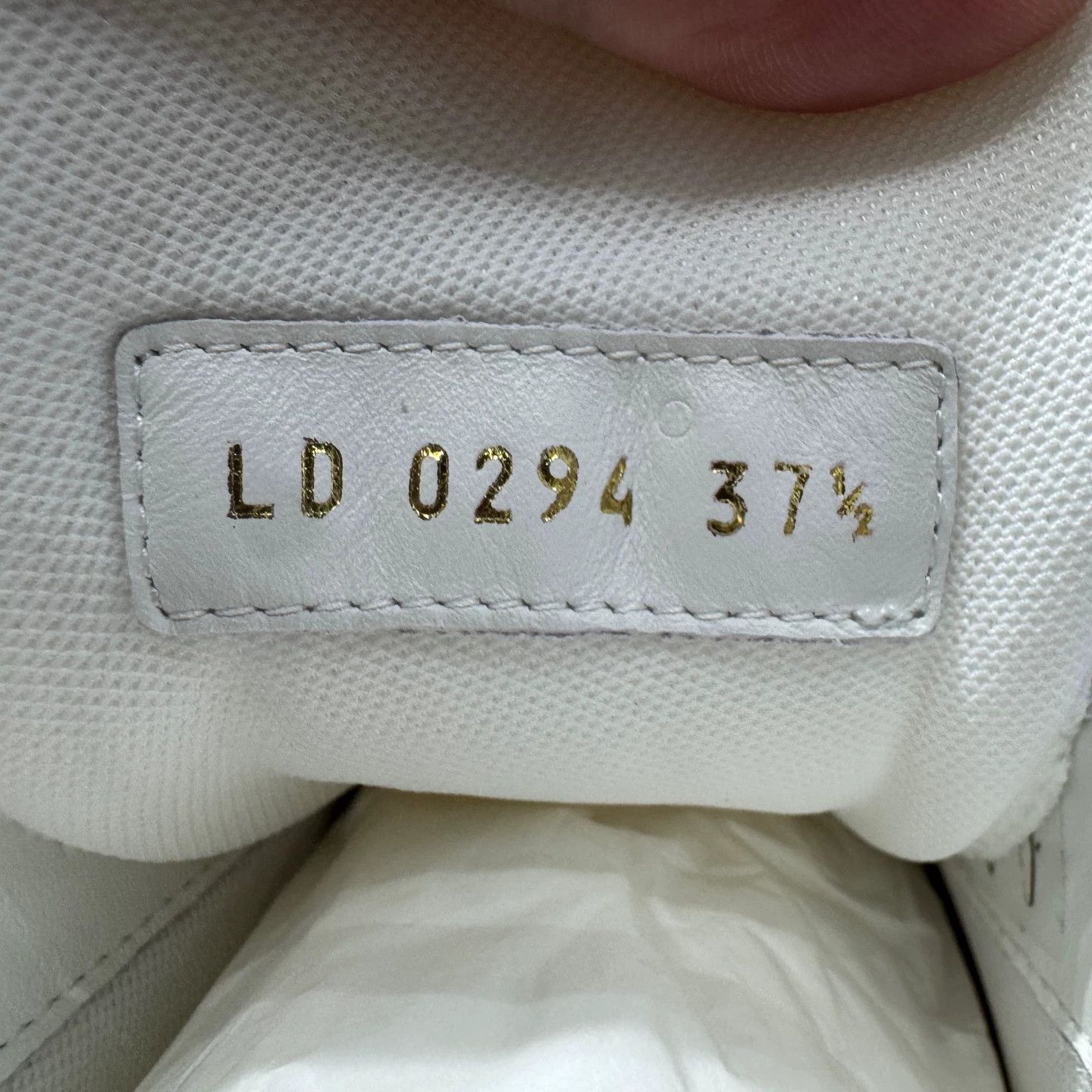 Louis Vuitton Louis Vuitton embossed pink trainer Size 37.5 new Size US 7 / IT 37 - 5 Thumbnail