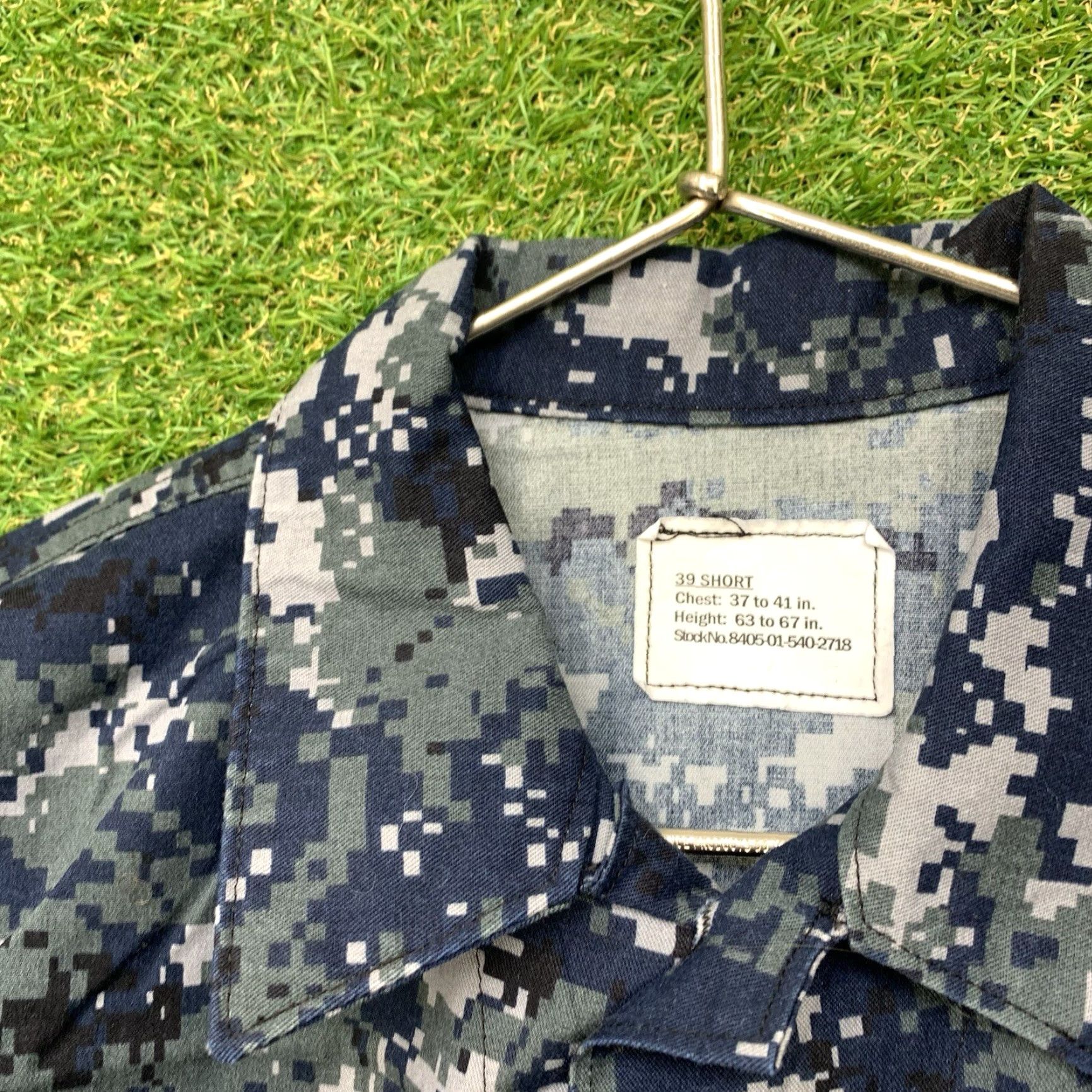 Vintage Vintage US Navy Military Jacket Short Blue Digital Camo 90s Army Casual Workwear Men Size 39 Size US 39 - 2 Thumbnail