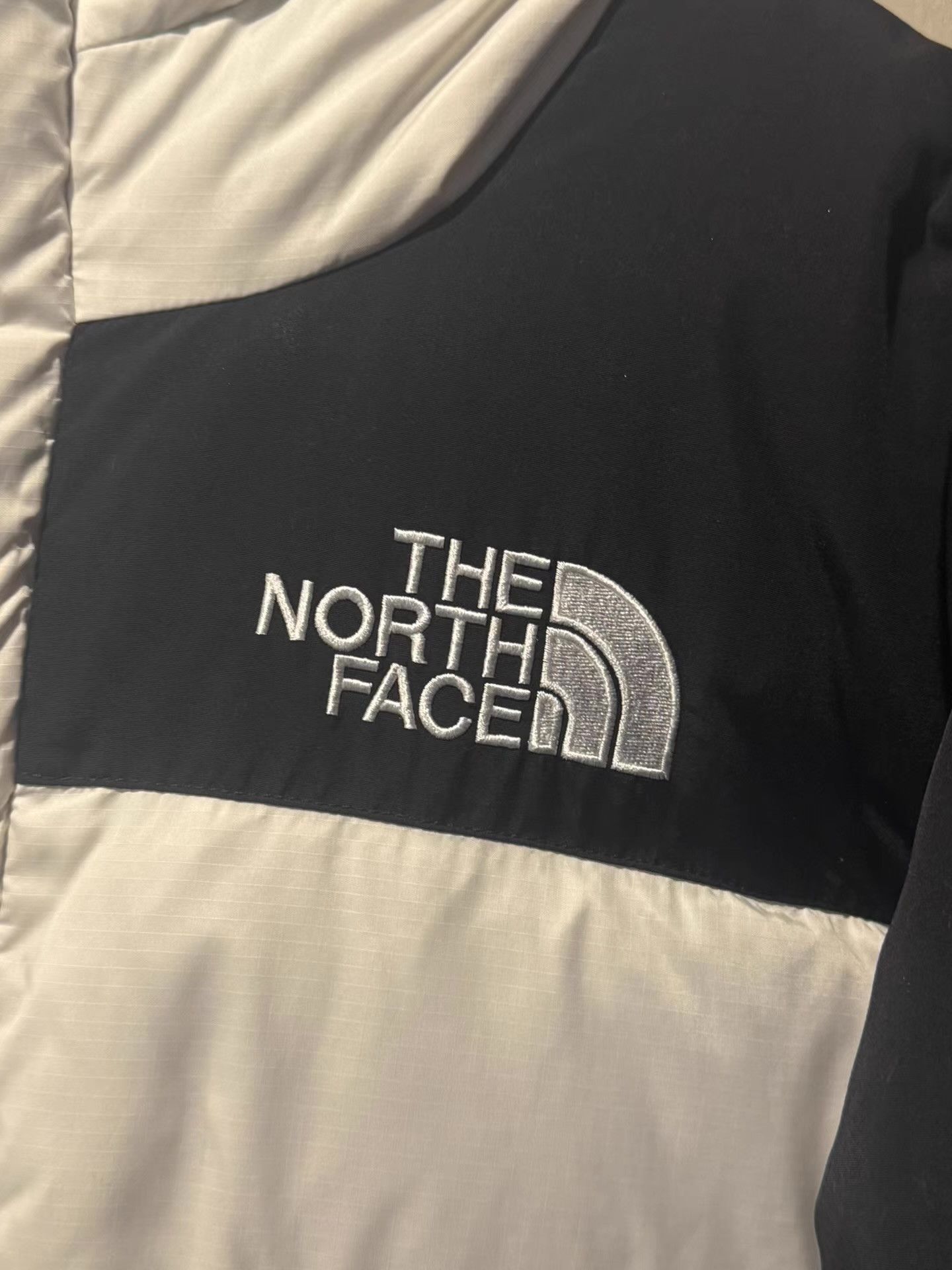The North Face THE NORTH FACE Block Hooded Down Jacket。 Ｑ20 Size US XL / EU 56 / 4 - 2 Thumbnail