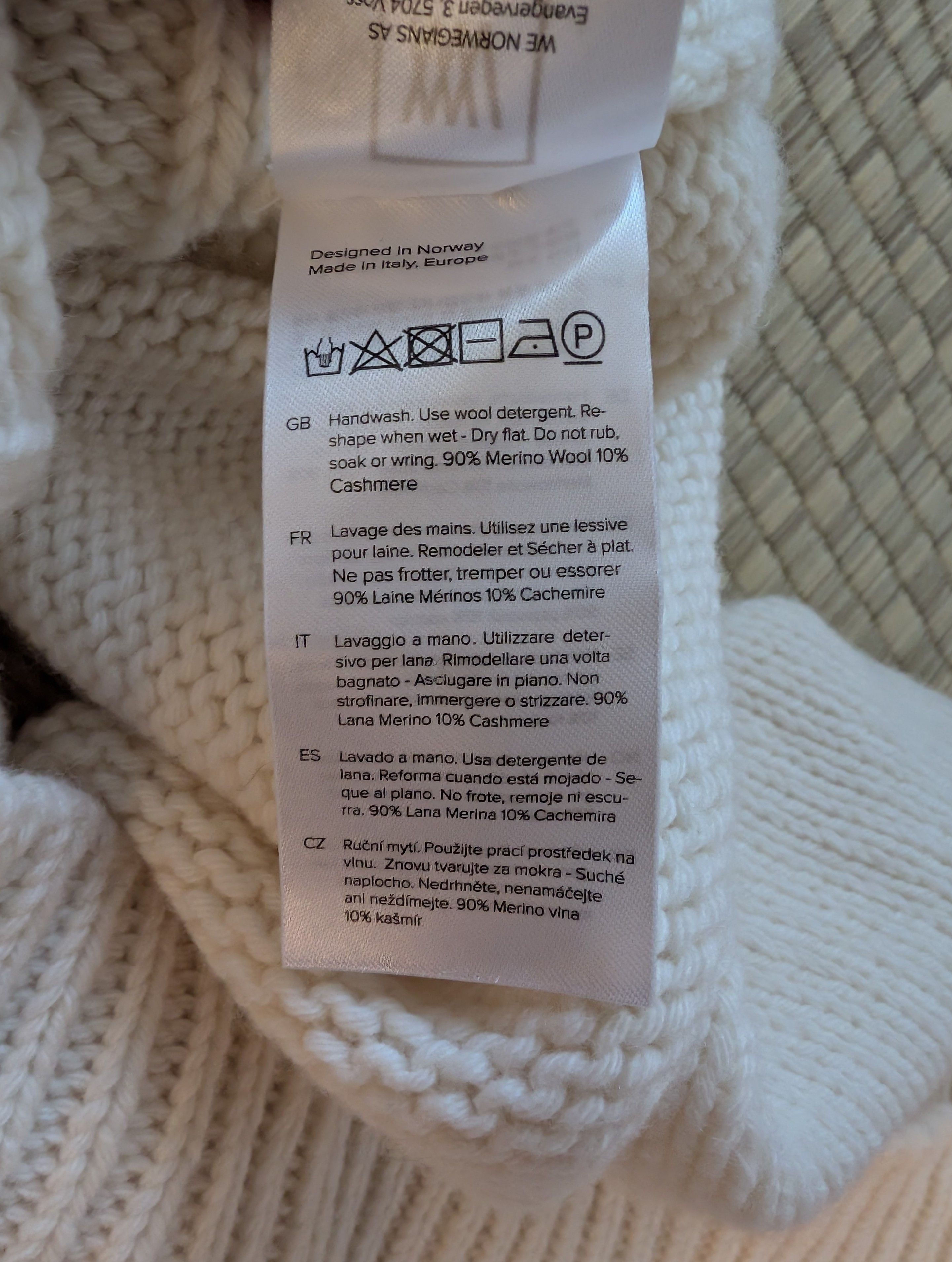 Designer NWT We Norwegians Trysil Cable Knit Wool Cashmere Cardigan Size S / US 4 / IT 40 - 5 Thumbnail