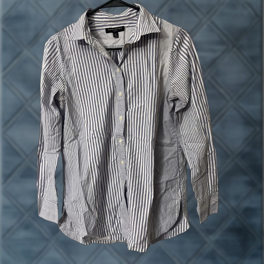 Banana Republic Banana Republic Parker Fit Button down Blouse Cotton Blue Stripe XS Women's Blouse Stripe Lightweight Cotton Shirt XS Size XS / US 0-2 / IT 36-38 - 1 Thumbnail