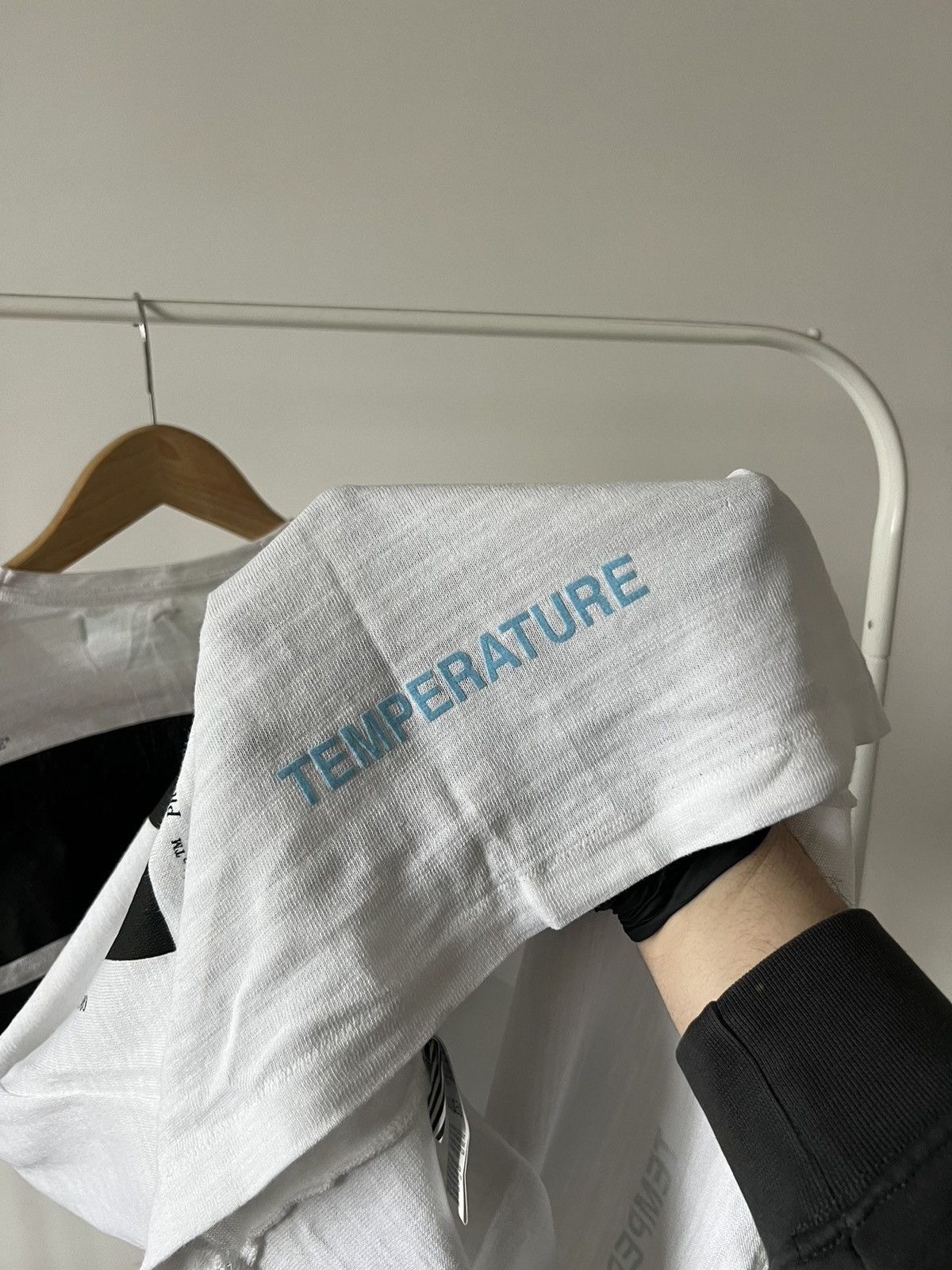 Off-White Off-White Mona Lisa Arrows Temperature Long Size US XS / EU 42 / 0 - 9 Thumbnail