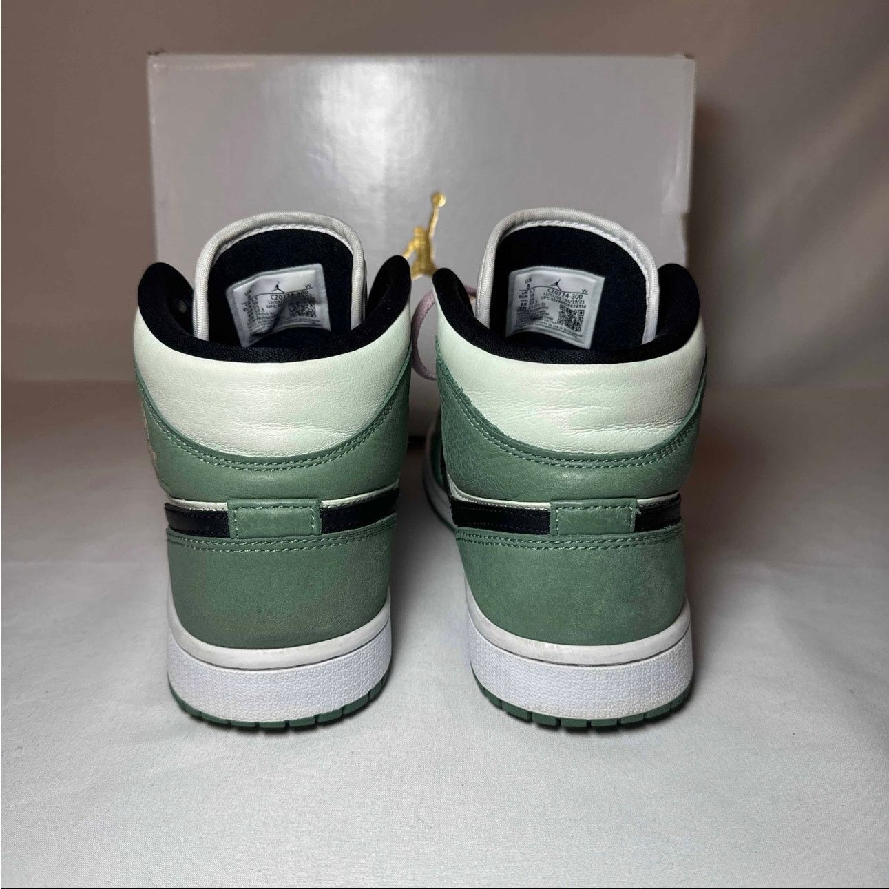 Jordan Brand × Nike Size 8 - Wmns Air Jordan 1 Mid SE Dutch Green Women's Shoes Size US 8 / IT 38 - 5 Thumbnail