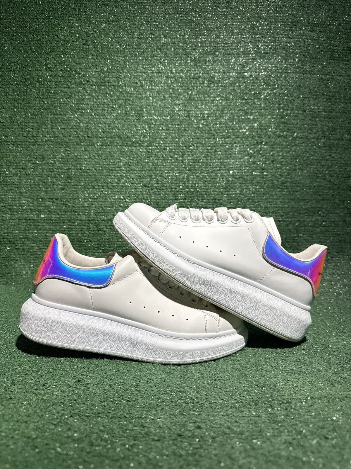 Alexander McQueen Alexander McQueen Sneaker White Iridescent size 36.5 Size US 6.5 / IT 36.5 - 2 Thumbnail