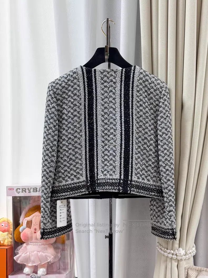 Chanel Chanel Gray and white black striped long-sleeved short kni Size XS / US 0-2 / IT 36-38 - 3 Thumbnail
