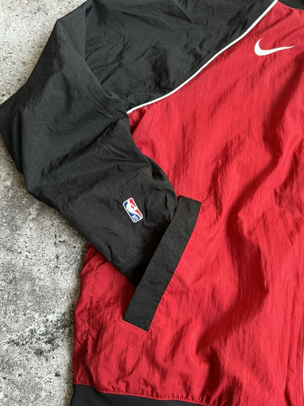 Nike Vintage Nike Miami Heat NBA nylon hoodie jacket Size US M / EU 48-50 / 2 - 10 Thumbnail