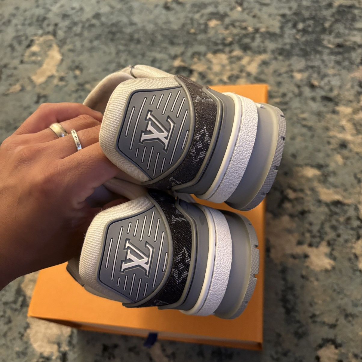 Louis Vuitton Louis Vuitton Grey Trainer Sneaker Size 39 (10Wmns/7Men) Size US 10 / IT 40 - 6 Thumbnail