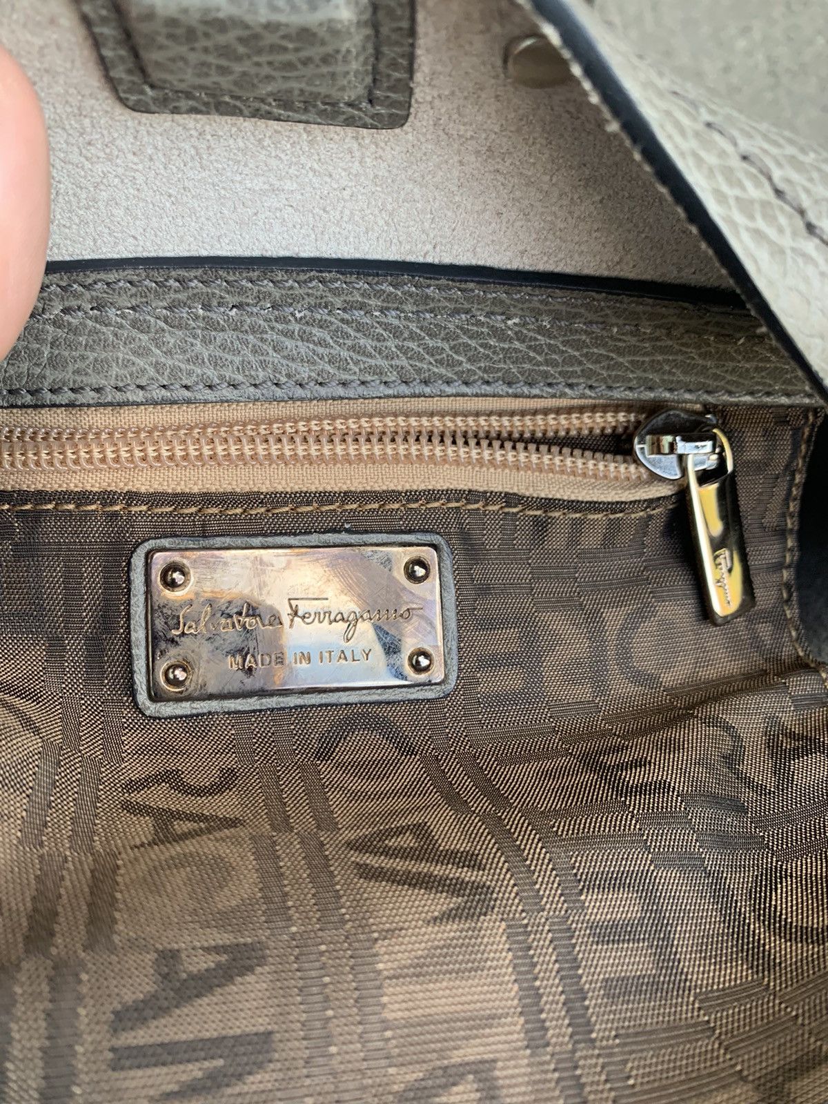 Salvatore Ferragamo Pebbled Leather Shoulder Bag Size ONE SIZE - 11 Thumbnail