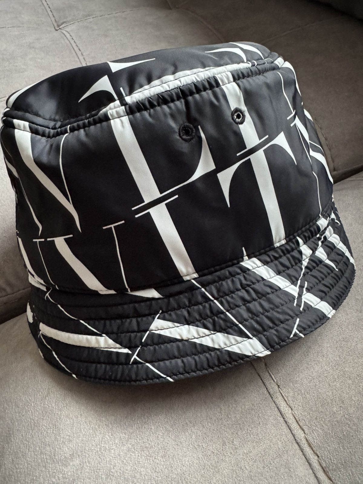 Valentino VALENTINO bucket hat see/STUDY all photos and description Size ONE SIZE - 2 Thumbnail