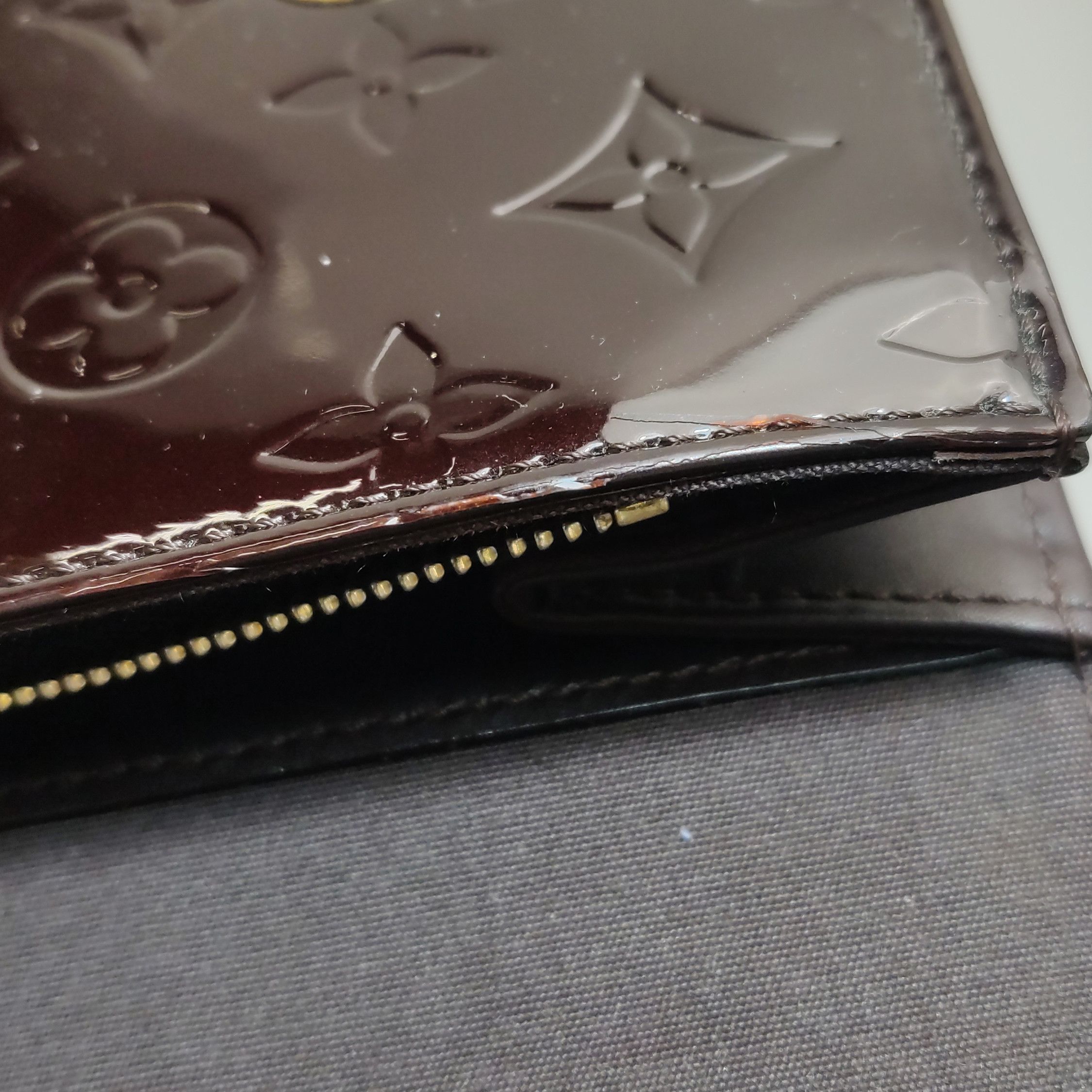 Louis Vuitton Louis Vuitton (LV) Patent leather solid color embossed mono Size ONE SIZE - 8 Thumbnail