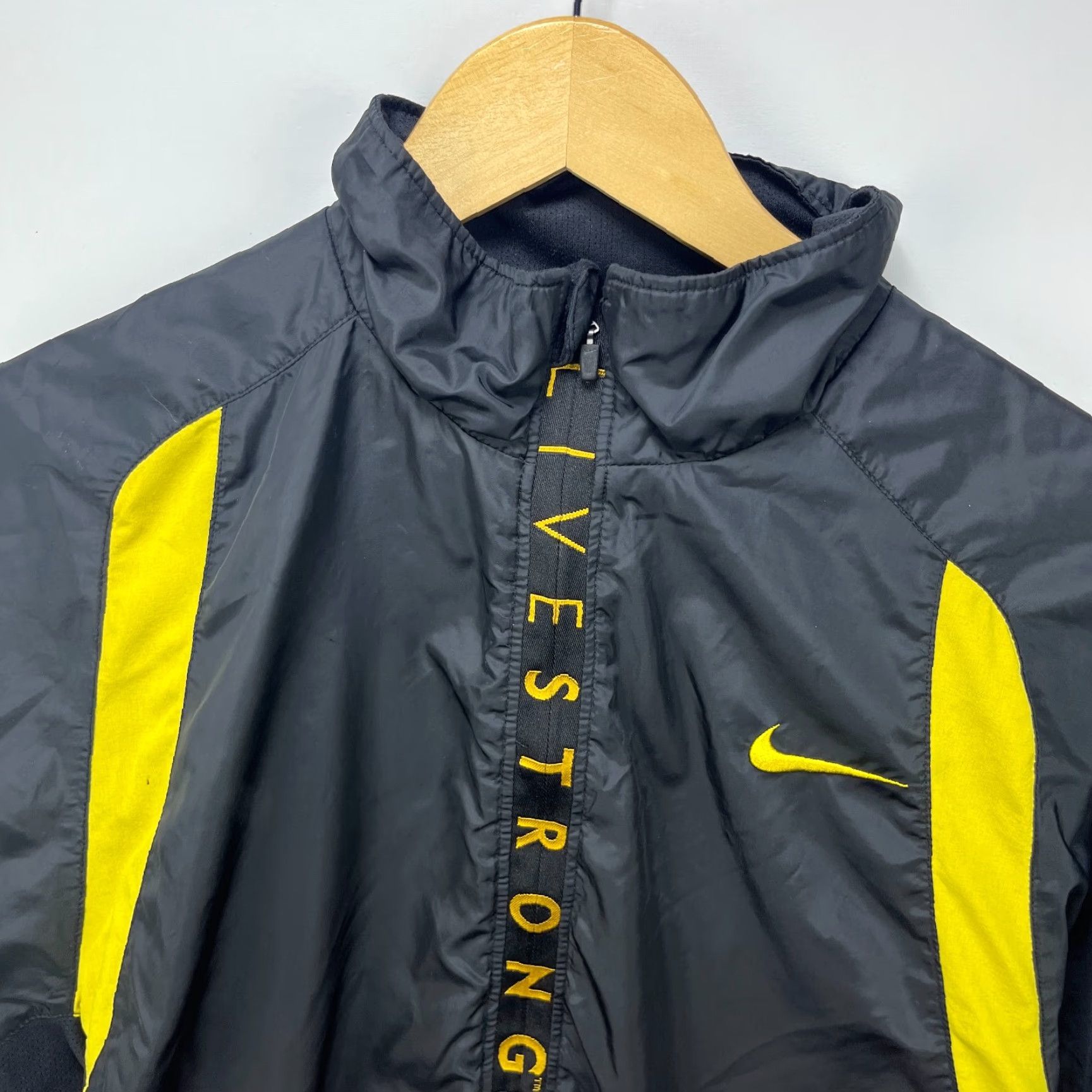 Nike VINTAGE Nike Live Strong Swoosh Quarter Zip Windbreaker Jacket Small Men Windbreaker S Black Size US S / EU 44-46 / 1 - 3 Thumbnail