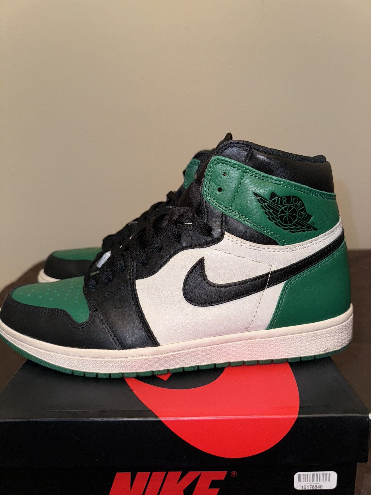 Nike Air Jordan 1 Retro High OG Pine Green/ Black sail Size US 9.5 / EU 42-43 - 2 Thumbnail
