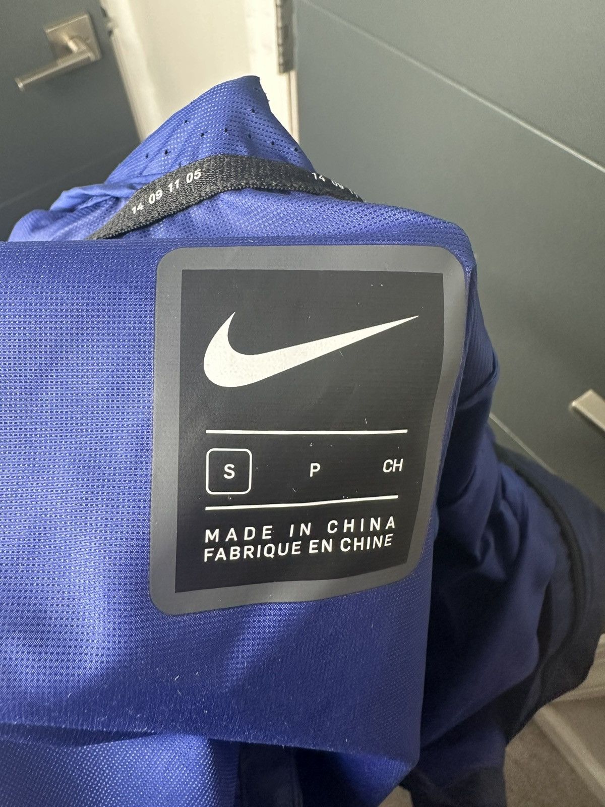 Nike Men’s Nike Aeroloft Running Jacket Size US S / EU 44-46 / 1 - 6 Thumbnail