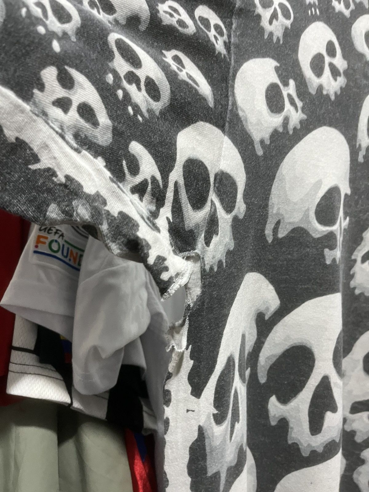 Liquid Blue ❌SOLD❌Vintage Distressed Liquid Blue Skull tee Size US L / EU 52-54 / 3 - 14 Thumbnail