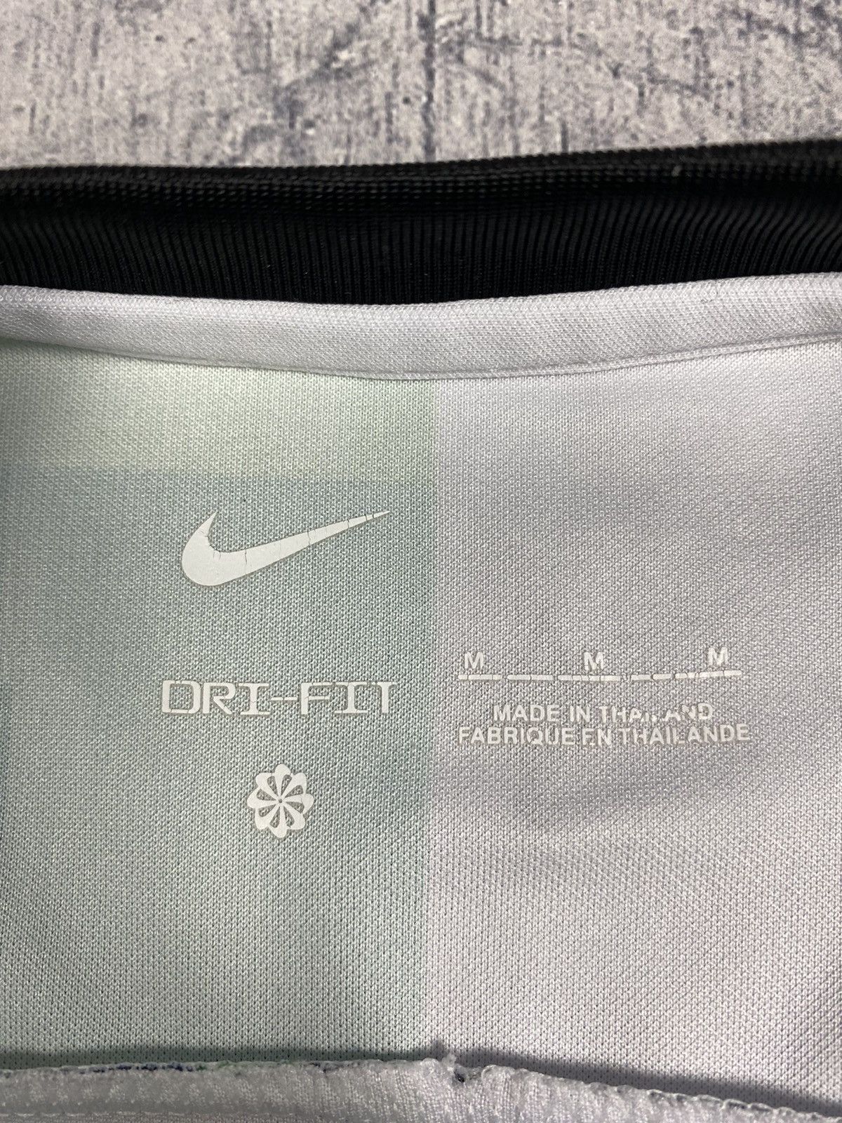 Nike Nike Liverpool Mac Allister #10 Soccer Jersey Size US M / EU 48-50 / 2 - 14 Thumbnail