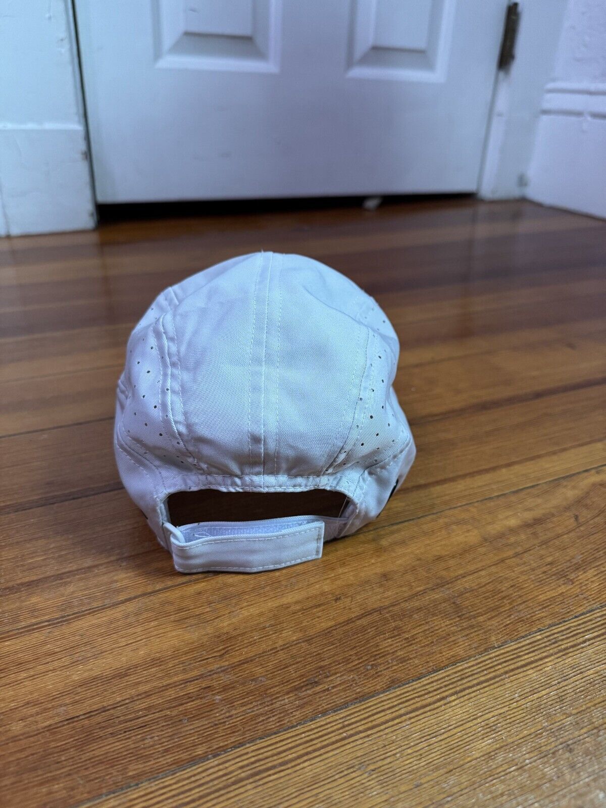 Fabletics Fabletics Active Hat Strap Back Panel Soft Grey White Cap Size ONE SIZE - 4 Thumbnail