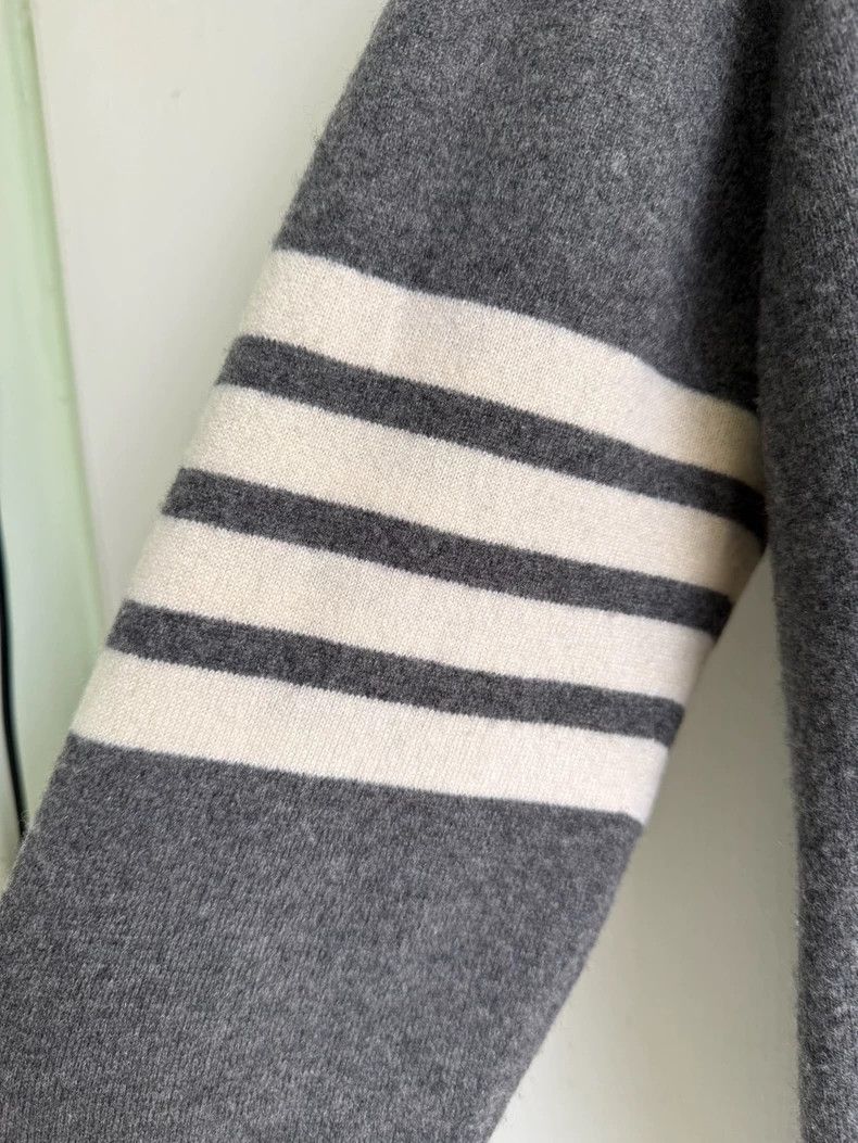 Thom Browne Thom browne Gray four-bar cashmere sweater 2503-Nextarrow Size US L / EU 52-54 / 3 - 6 Thumbnail